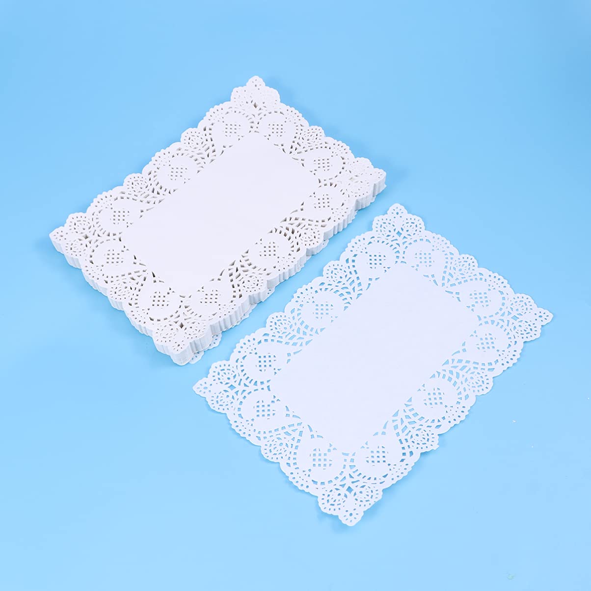 HEALLILY 140pcs Cake Doilies - Round Lace Paper Liners for Cupcakes, Desserts & Party Decorations - Perfect for Birthday Cakes, Wedding Treats and Tea Time Pastries