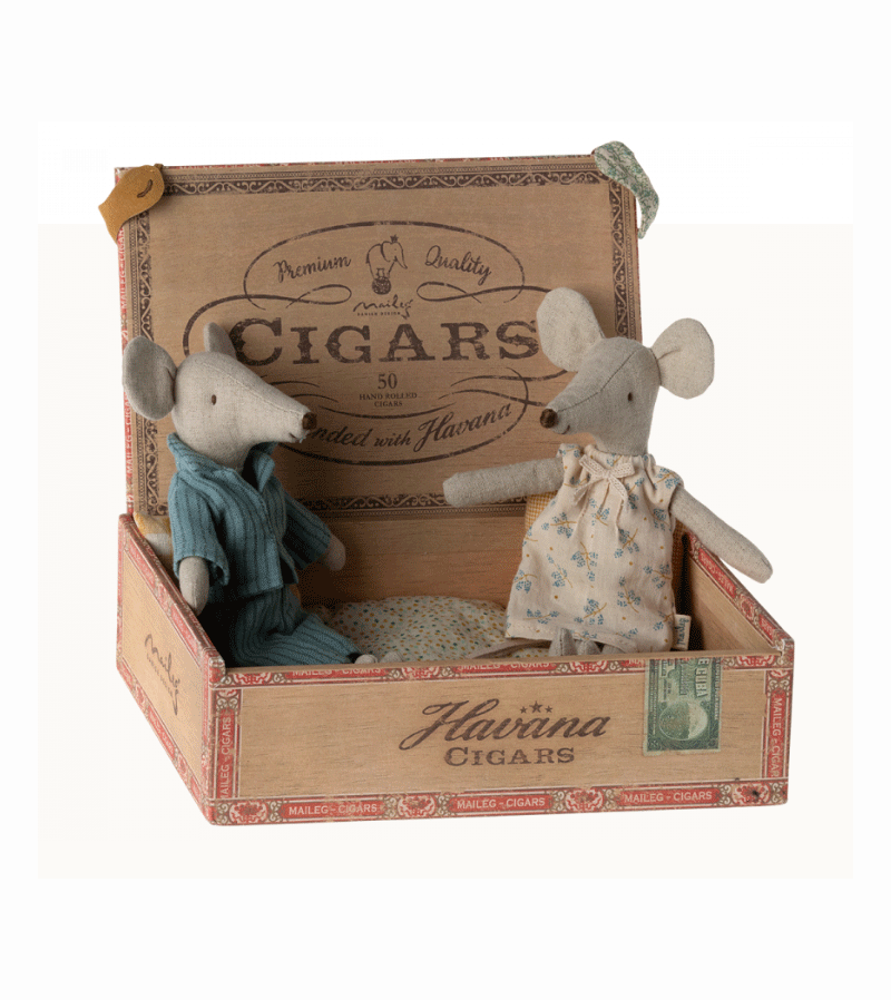 2024 Maileg Mum and Dad Mice in Cigar Box - Vintage Collectible Toy for Kids & Adults | Perfect for Nursery Decor, Gift Giving & Mouse Lovers