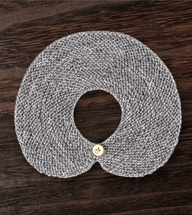 Grey Hand-Knitted Mouse Collar - Cozy & Stylish Pet Accessory for Small Dogs & Cats - Perfect for Winter Outfits & Photo Shoots