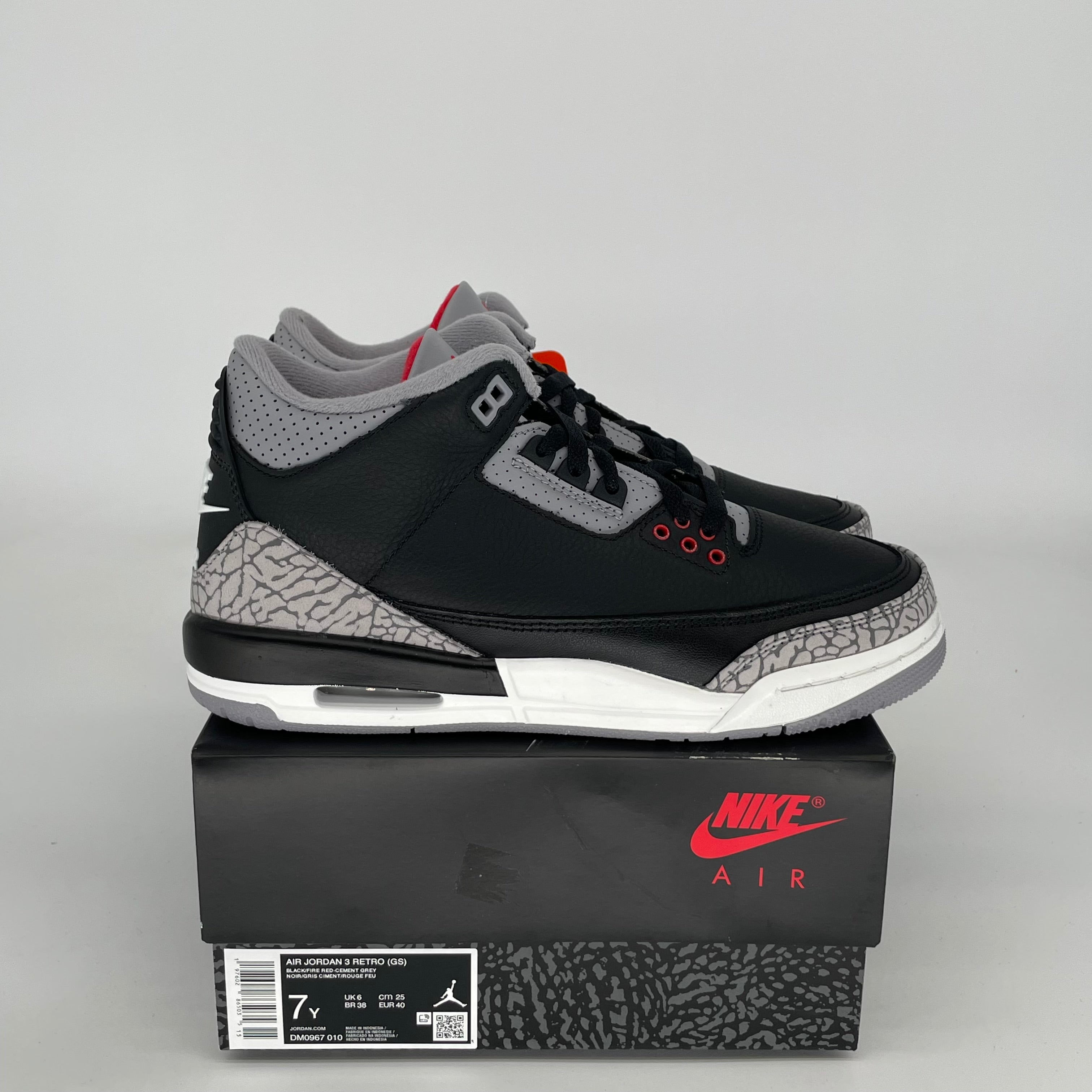 Original Air Jordan 3 Retro 'Black Cement' Sneakers - Size 7Y (DM0967-010) | Men's Basketball Shoes for Streetwear & Casual Style