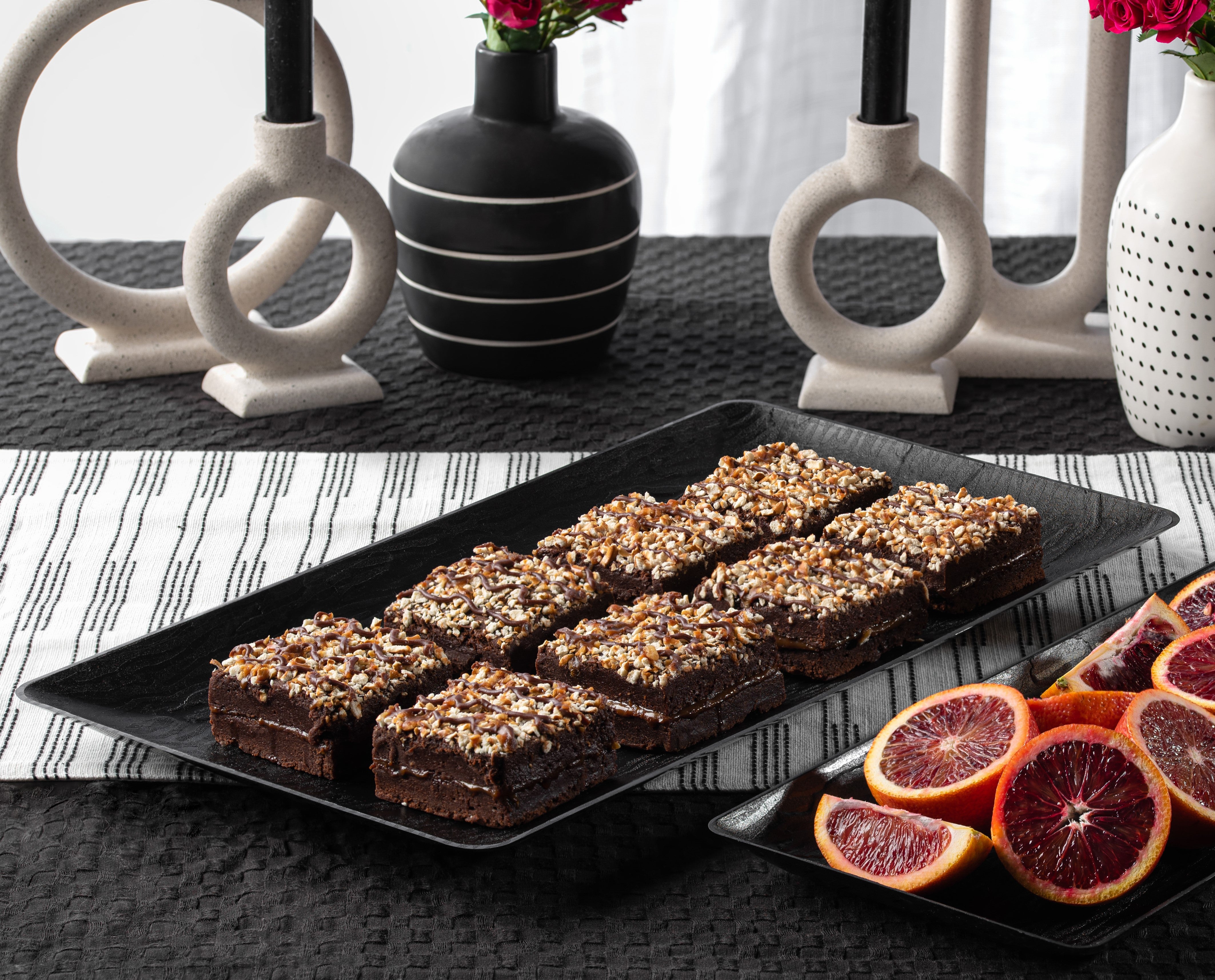 9 x 17 Inch Rectangle Black Serving Tray - Set of 5 - Durable Plastic Food Serving Trays for Parties, Restaurants, and Home Entertaining