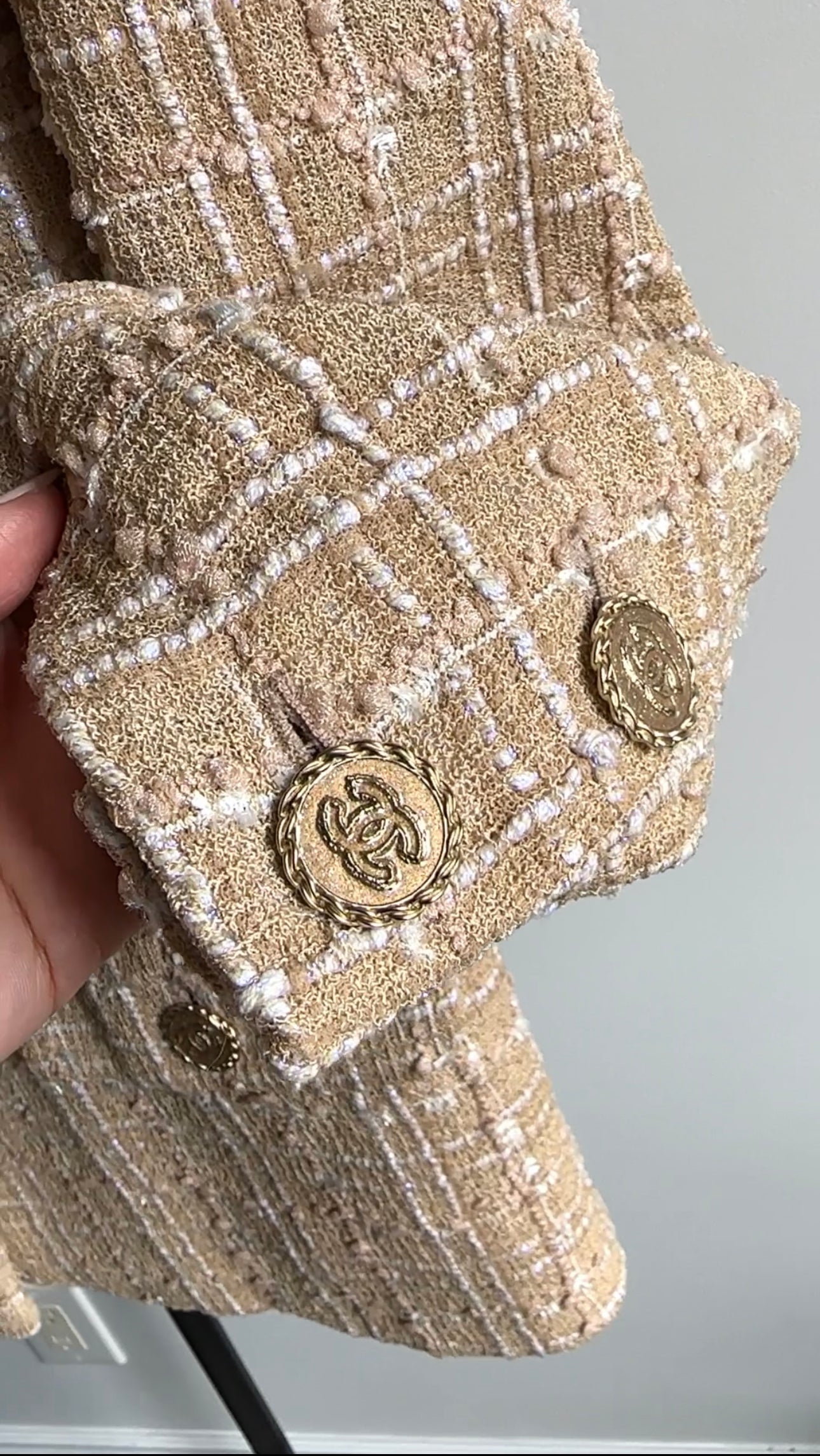 Chanel Spring 2019 Beige & Ecru Iridescent Tweed Blazer Jacket Women's Size FR42 (US 10) - Elegant Office Wear & Special Occasion Outfit