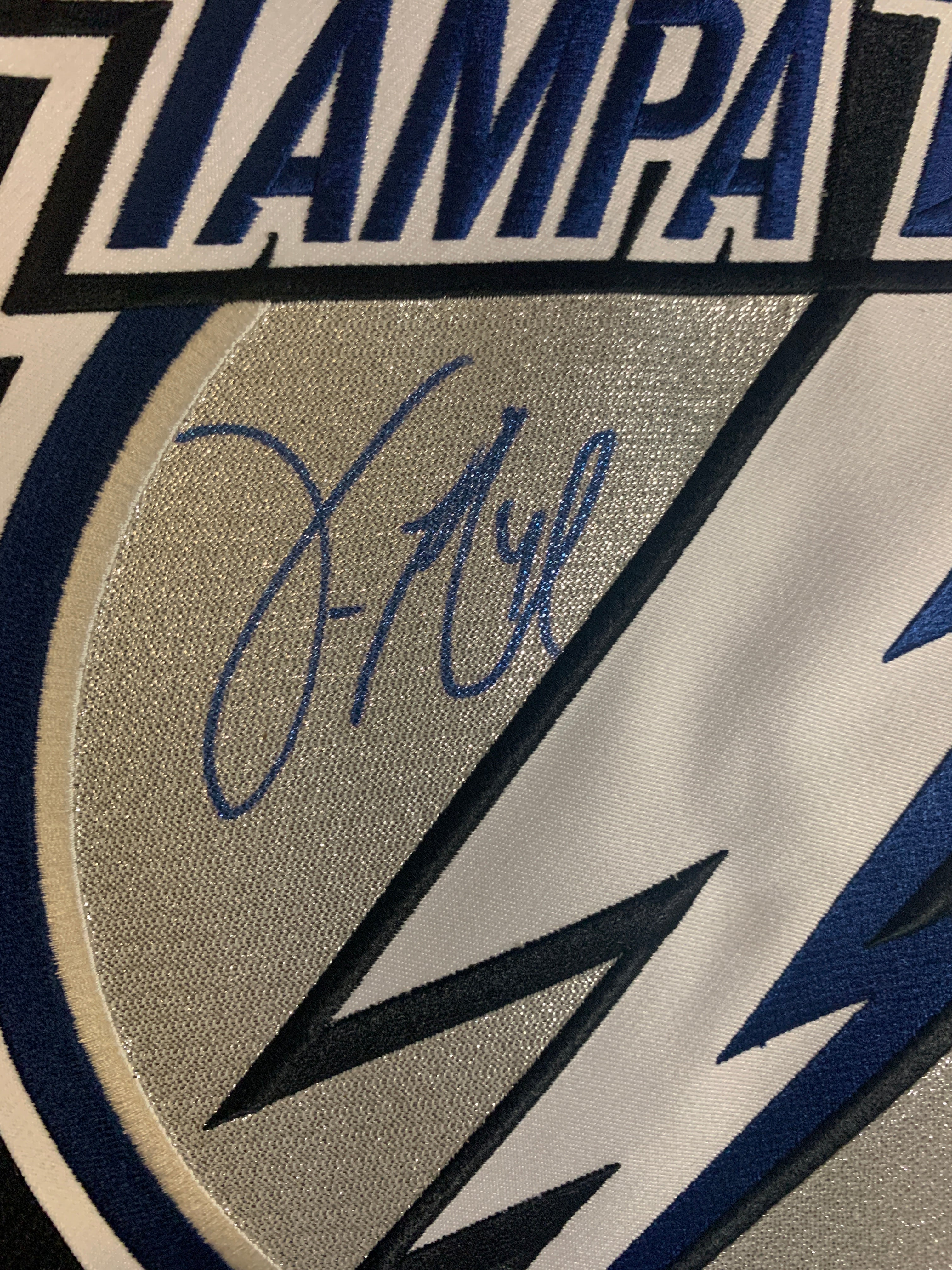 Authentic Signed Tampa Bay Lightning Vincent Lecavalier Hockey Jersey - Collectible NHL Memorabilia for Fans & Sports Enthusiasts - Perfect for Display, Gifting, and Game Day