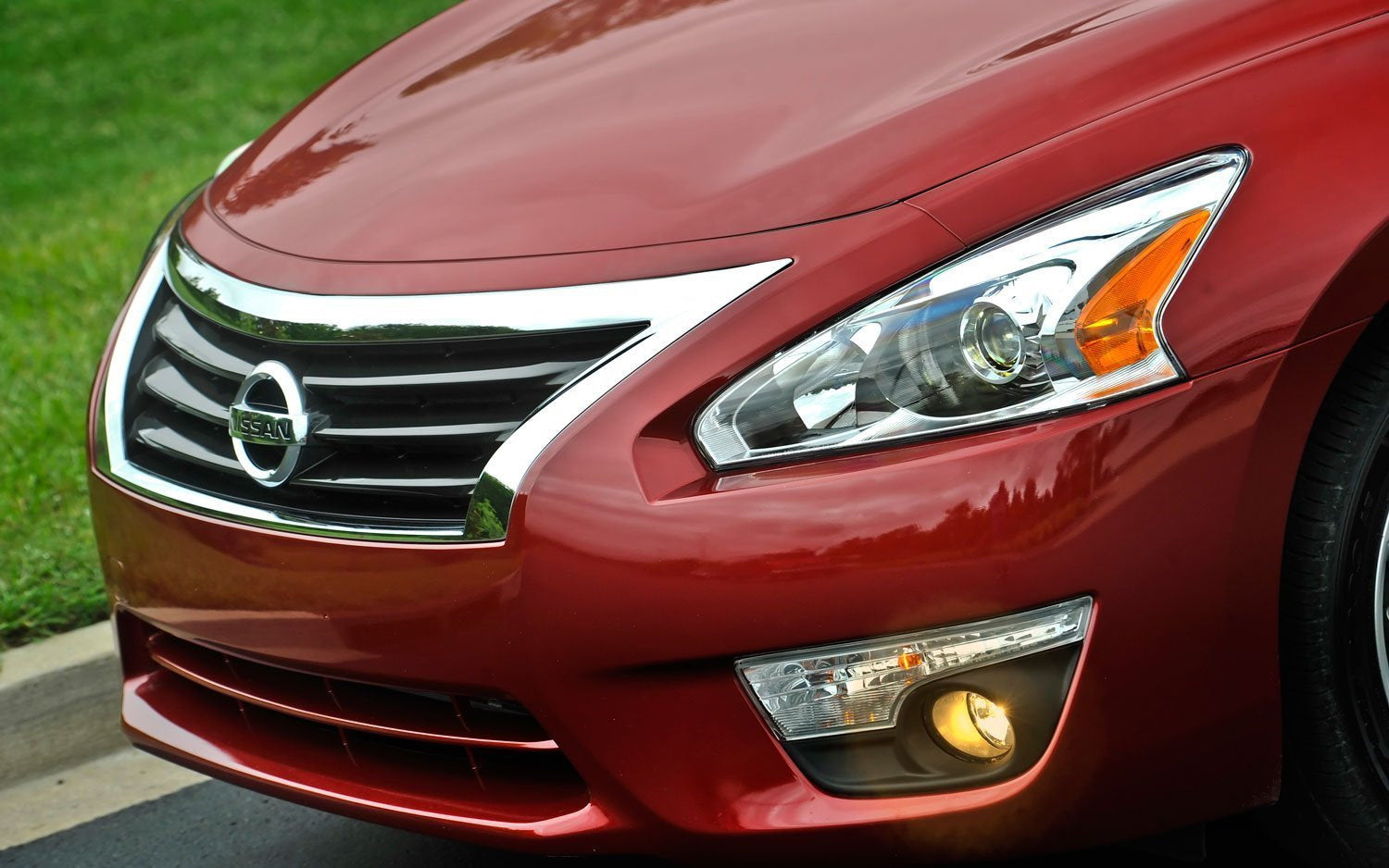 H11 Halogen Fog Light Lamps for Nissan and Infiniti - Driver & Passenger Side Replacement - Perfect for Night Driving and Bad Weather Conditions