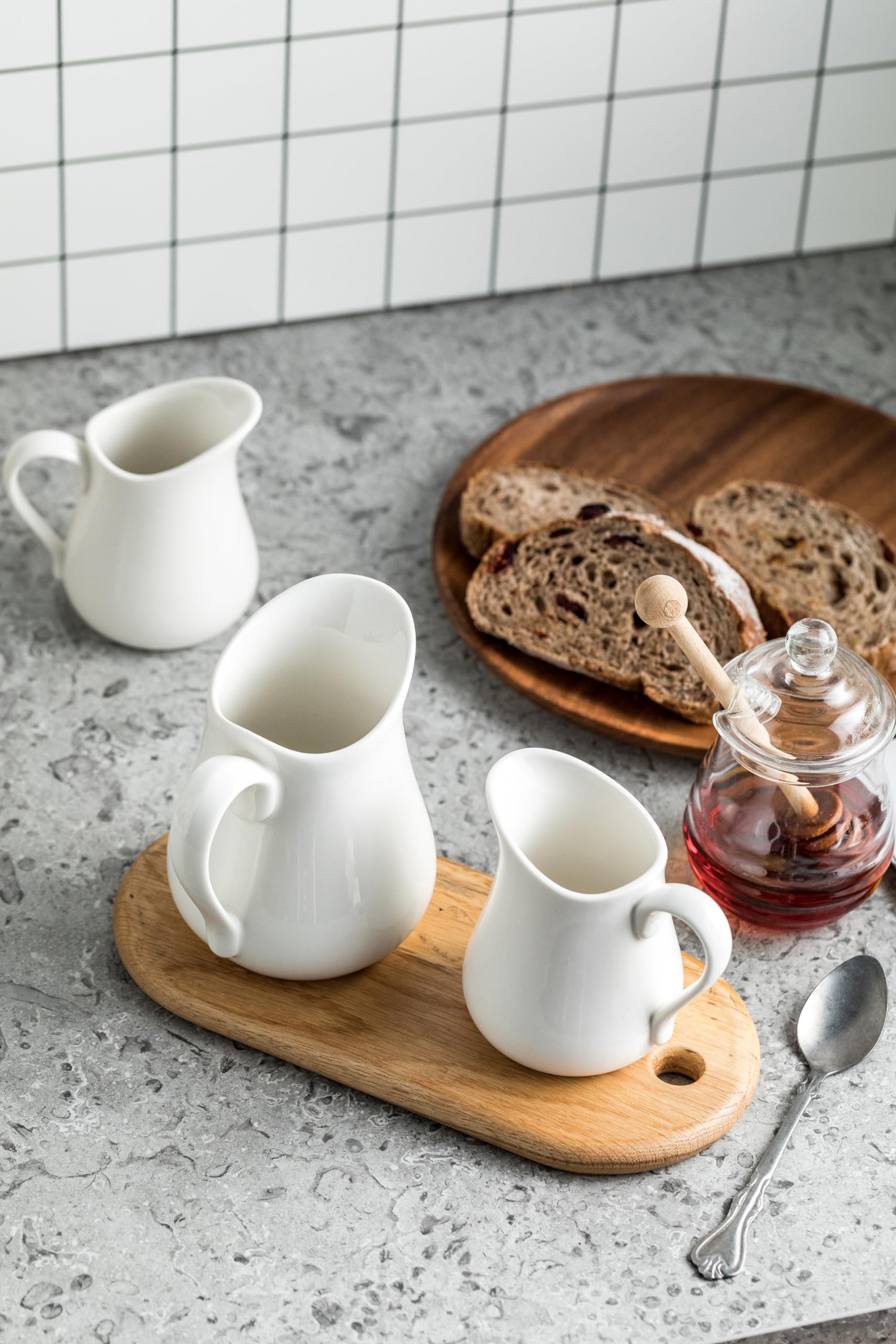 LYEOBOH 17oz Ceramic Creamer Pitcher with Handle - White Coffee & Milk Pourer for Home Kitchen, Microwave & Freezer Safe - Perfect for Lattes, Cappuccinos & Hot Chocolate