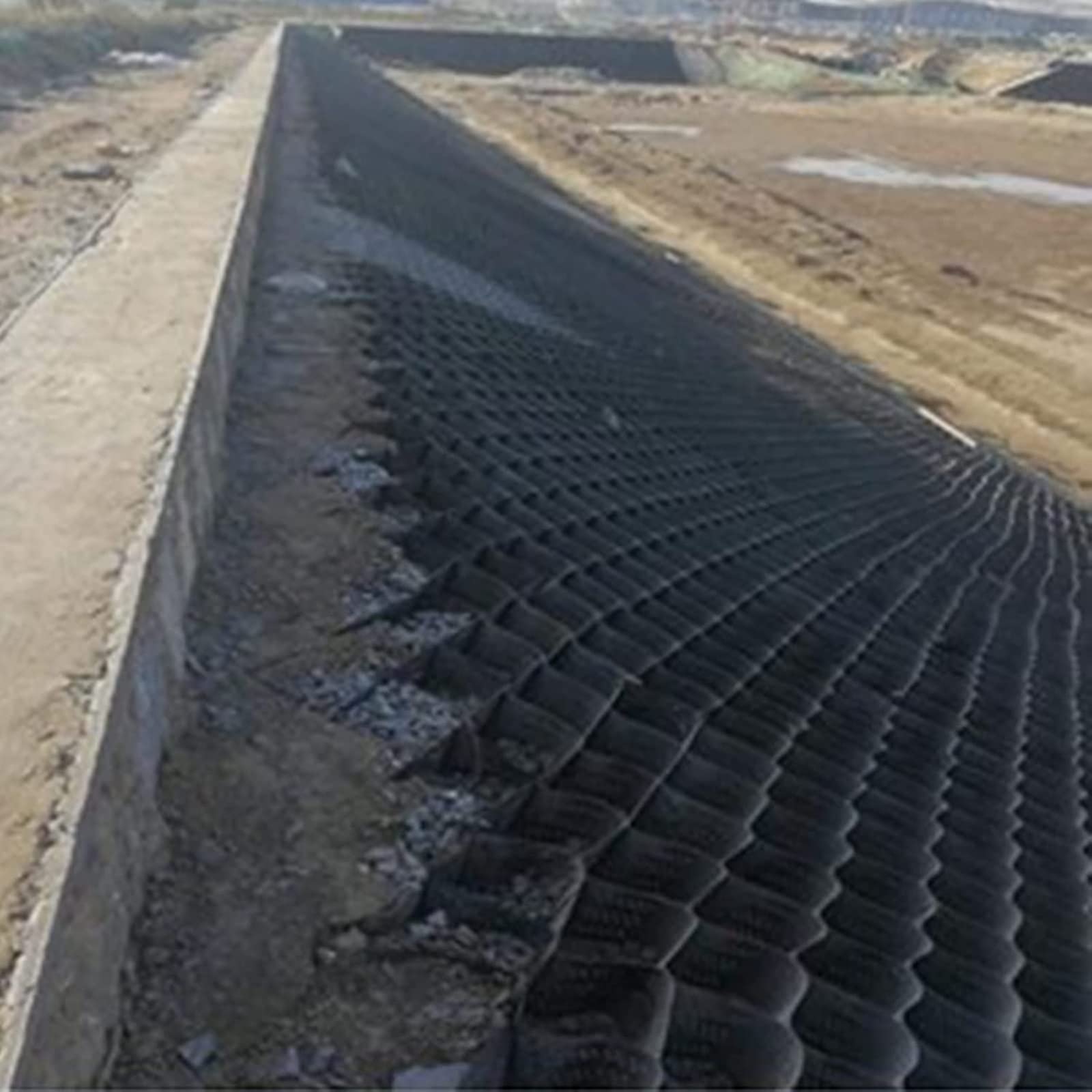 Durable HDPE Geocell Grid for Erosion Control - 2