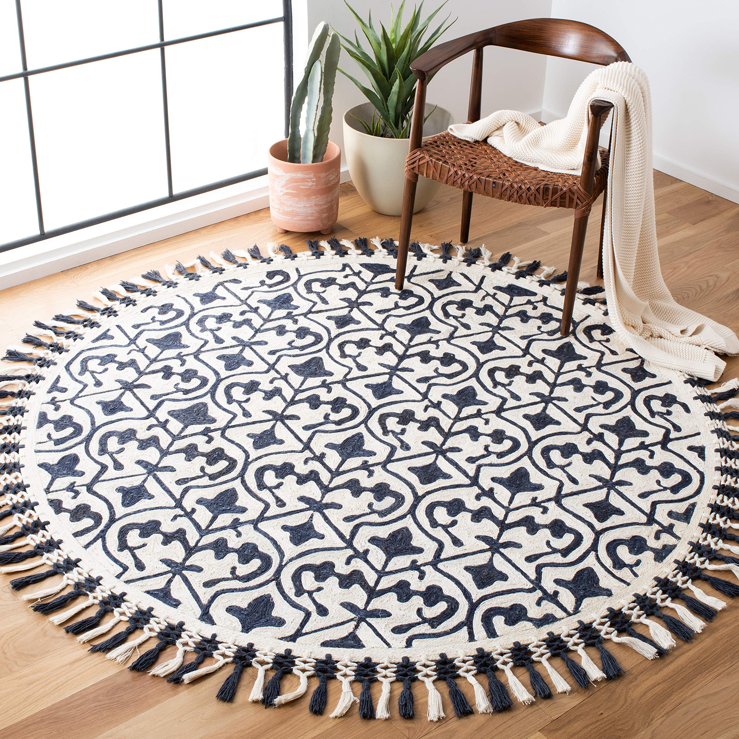 SAFAVIEH Sahara Collection 6-Foot Round Handmade Boho Tassel Area Rug - Navy & Ivory (SAH407N) | Perfect for Living Room, Bedroom & Boho Chic Home Decor