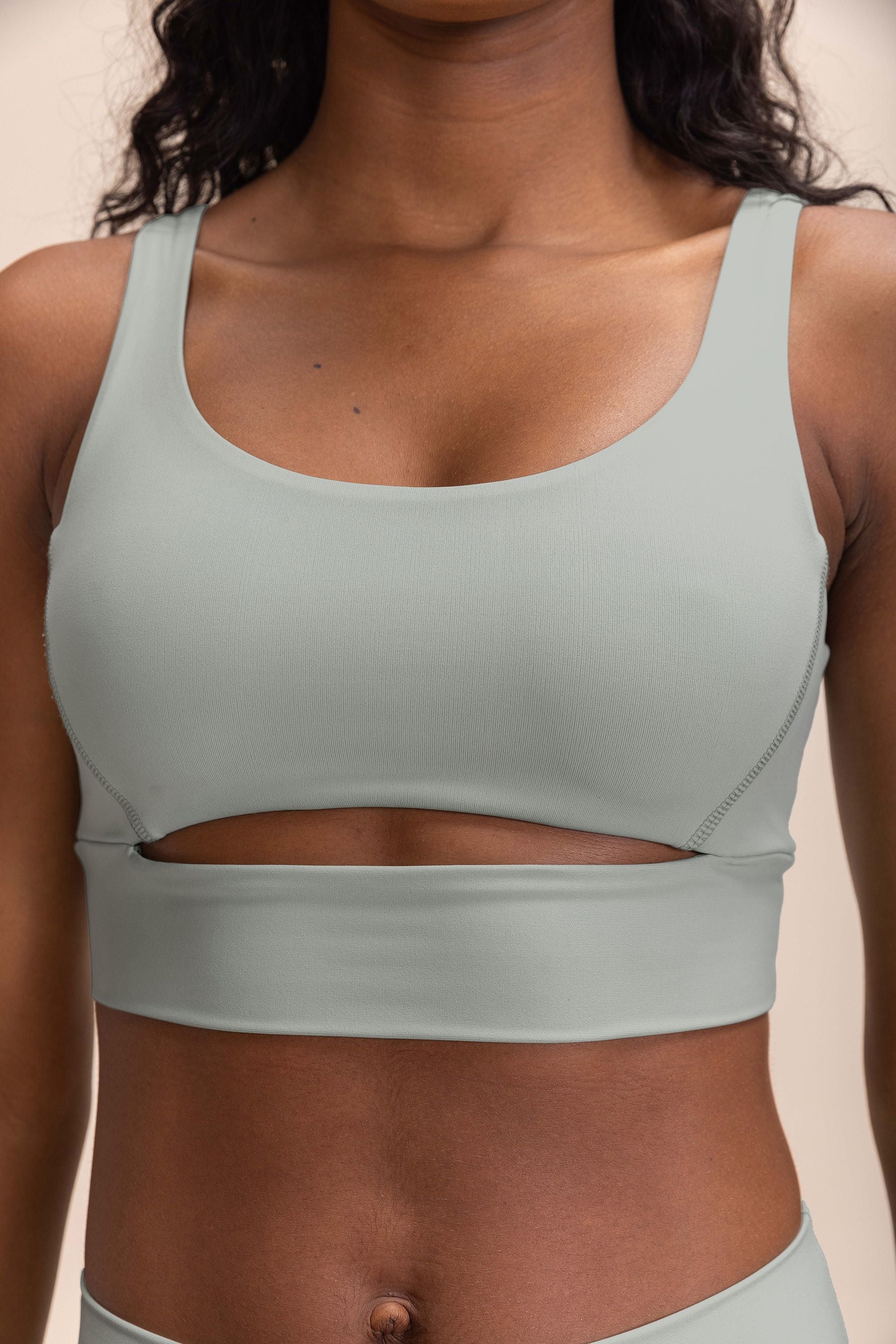 High-Quality Green Sports Bra for Women - Moisture-Wicking Workout Top for Running, Yoga & Gym - Comfortable Fitness Apparel for Active Lifestyles