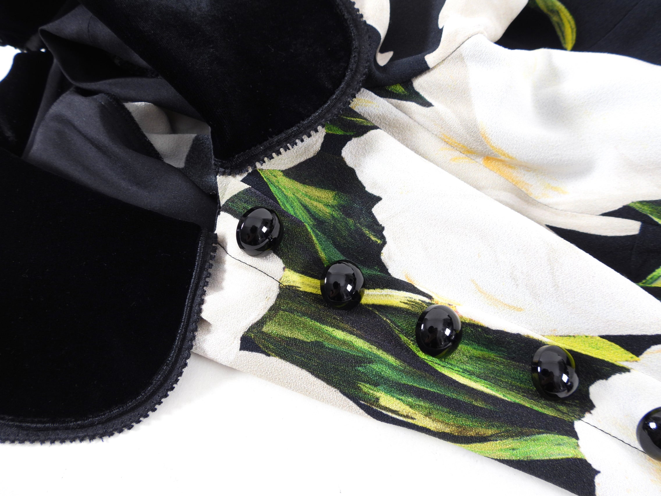 Dolce & Gabbana Black and White Floral Print Midi Dress with Velvet Collar - Size IT38 / US 2 - Perfect for Cocktail Parties, Weddings & Special Occasions