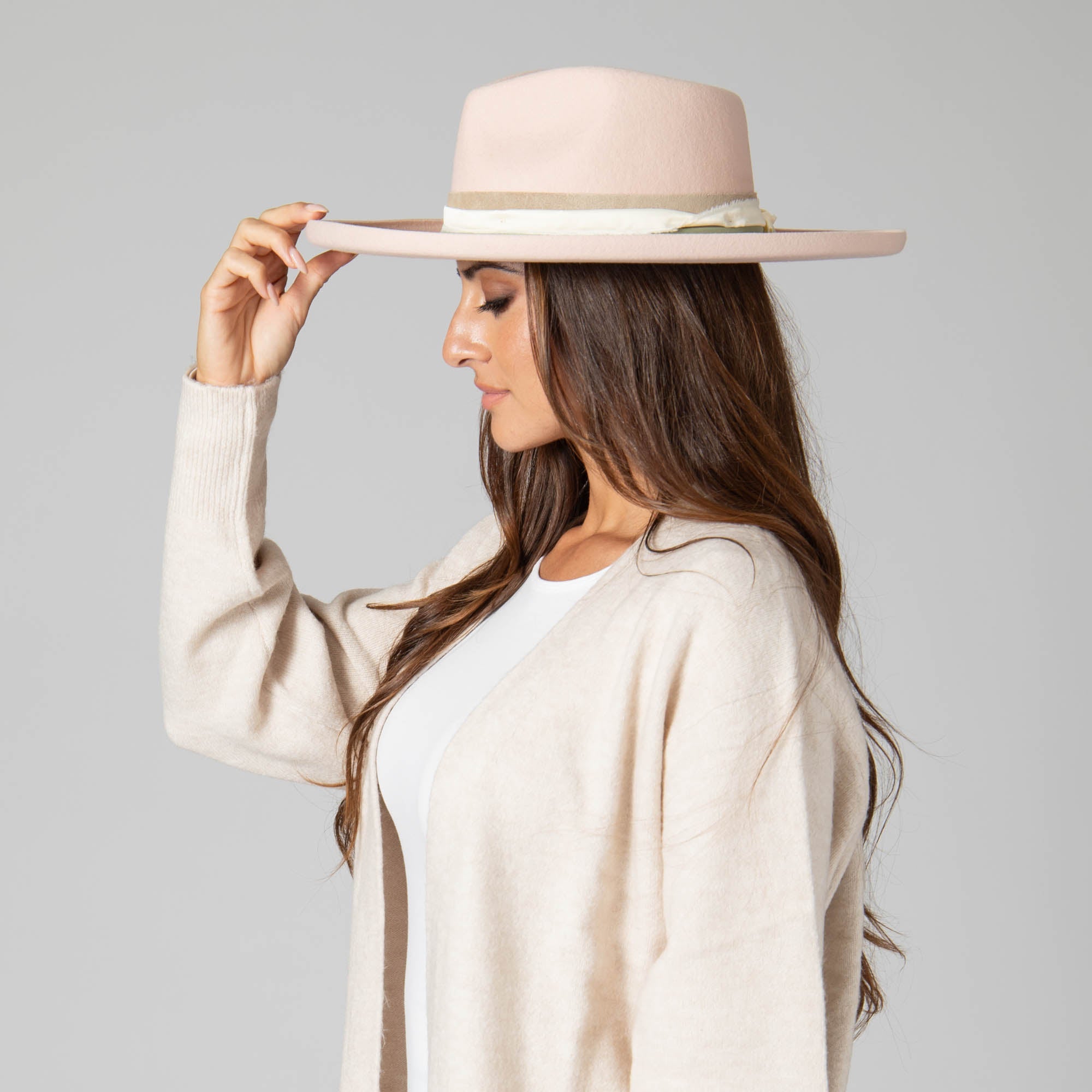 Stylish Wool Felt Fedora Hat with Rolled Brim for Women & Men - Perfect for City Strolls, Outdoor Events and Fashion Outfits