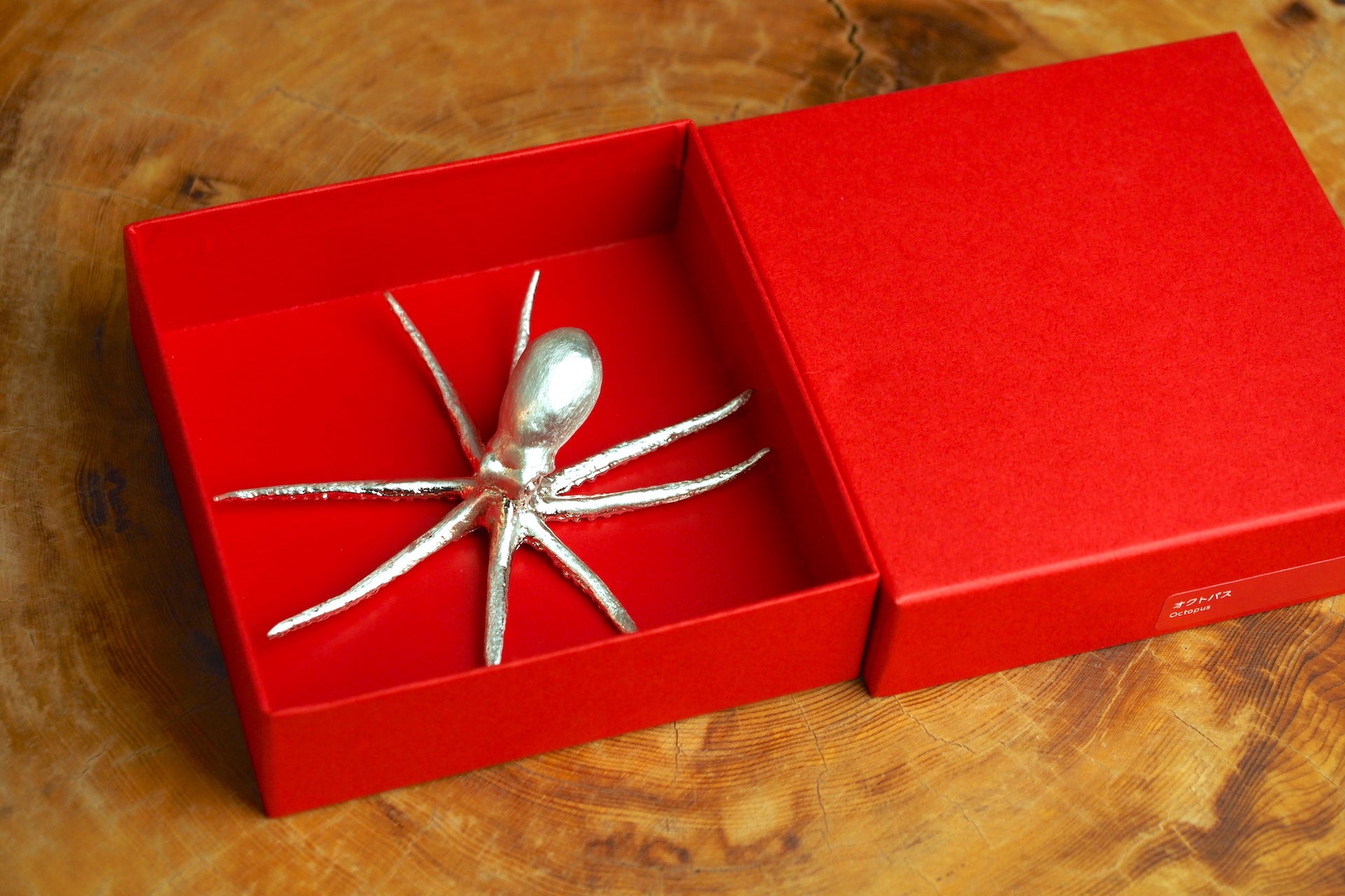 Nousaku Octopus Bendable Tin Figurine - Handmade Japanese Metal Art Sculpture for Home Decor, Office Desk & Gift