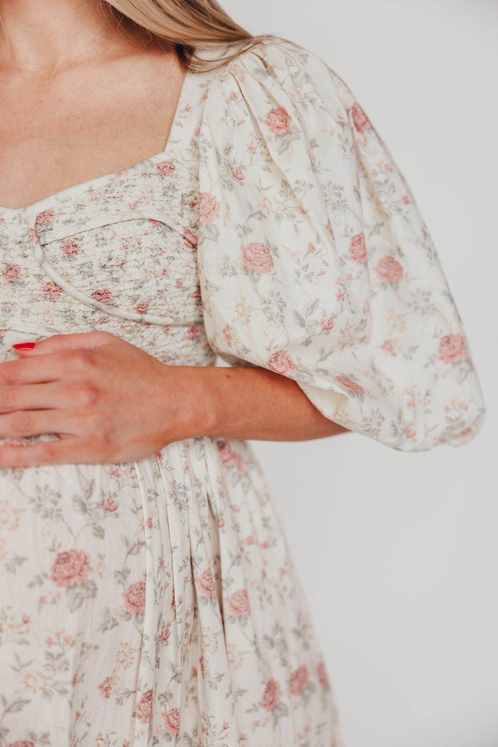 Harlow Maxi Dress in Off White Floral - Bump Friendly Maternity Dress & Inclusive Sizing (S-3XL) | Perfect for Pregnancy, Beach Vacations & Summer Weddings