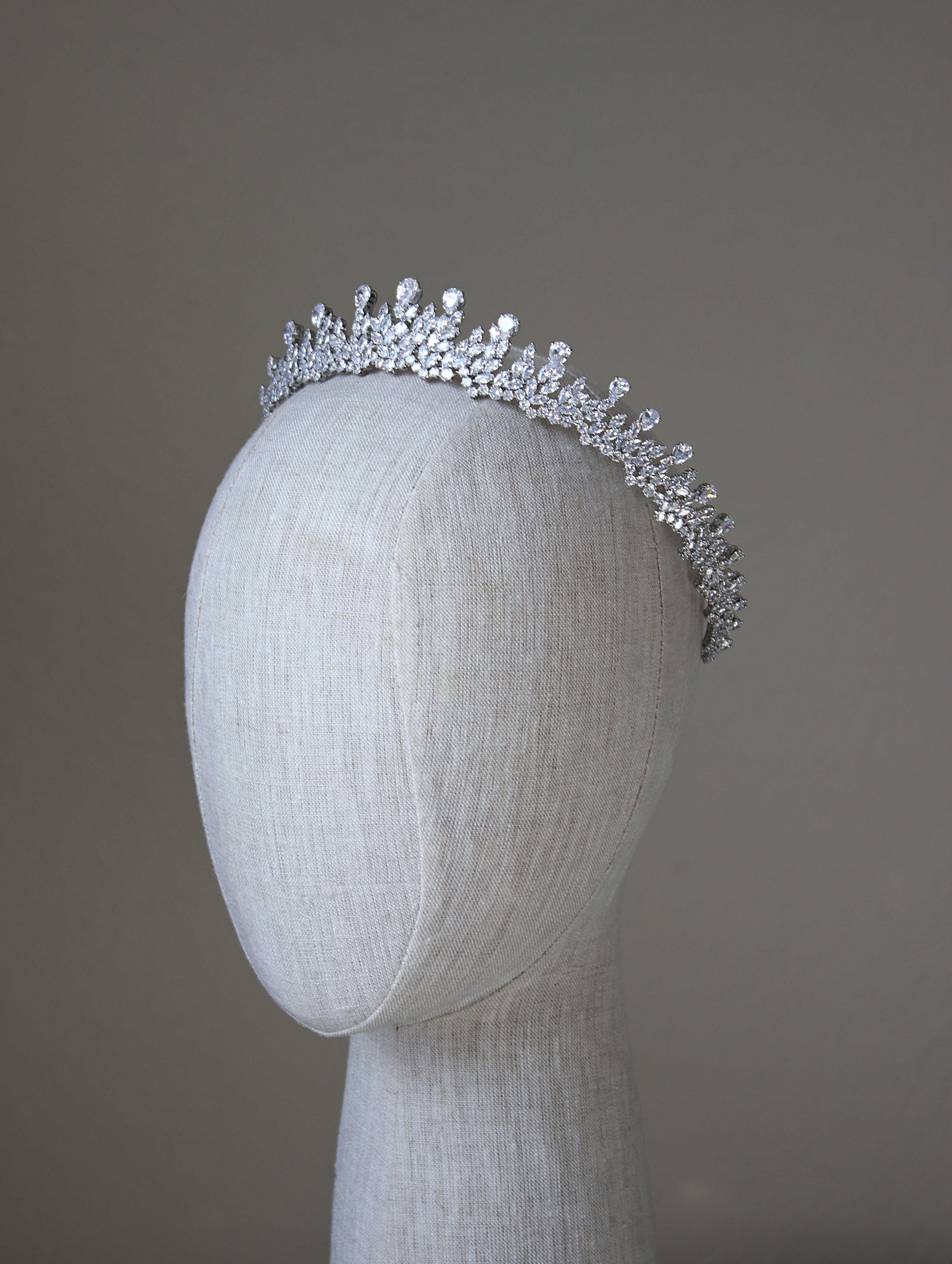 Royal Bridal Crown Tiara for Weddings - Elegant Crystal Wedding Headpiece for Bride, Bridesmaids, and Prom - Perfect for Bridal Shower, Ceremony, and Special Occasions