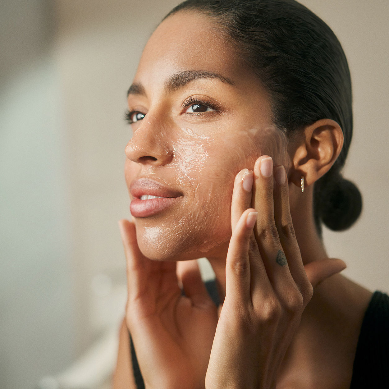 Luminous Diamond Luxury Facial Cleanser - Gentle Deep Cleansing for Glowing Skin - Perfect for Daily Skincare & Spa Nights