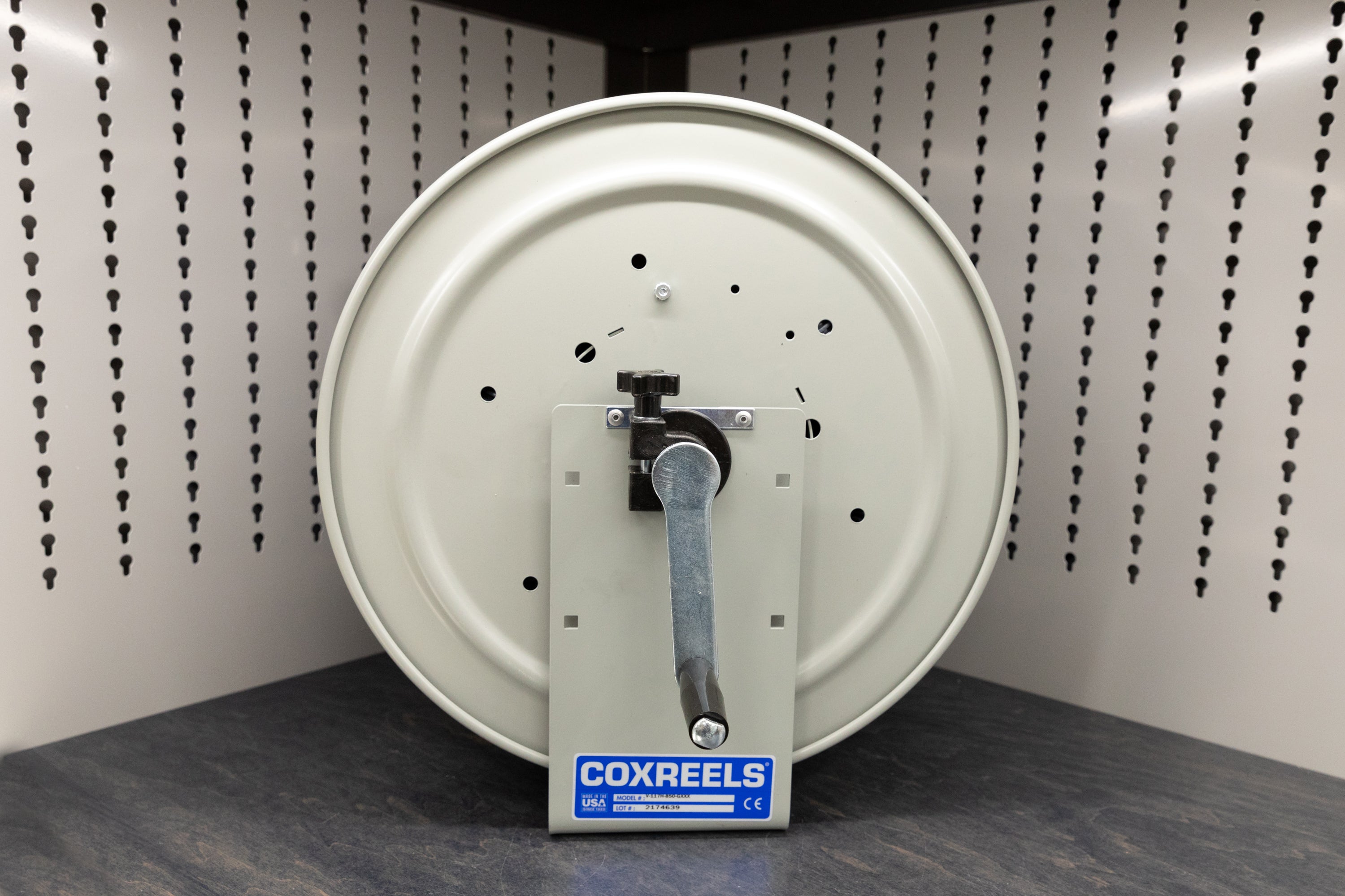 High-Quality Coxreels Vacuum Hose Reel for Industrial & Home Use - Durable Retractable Air Hose Storage Solution for Workshops, Garages & Cleaning