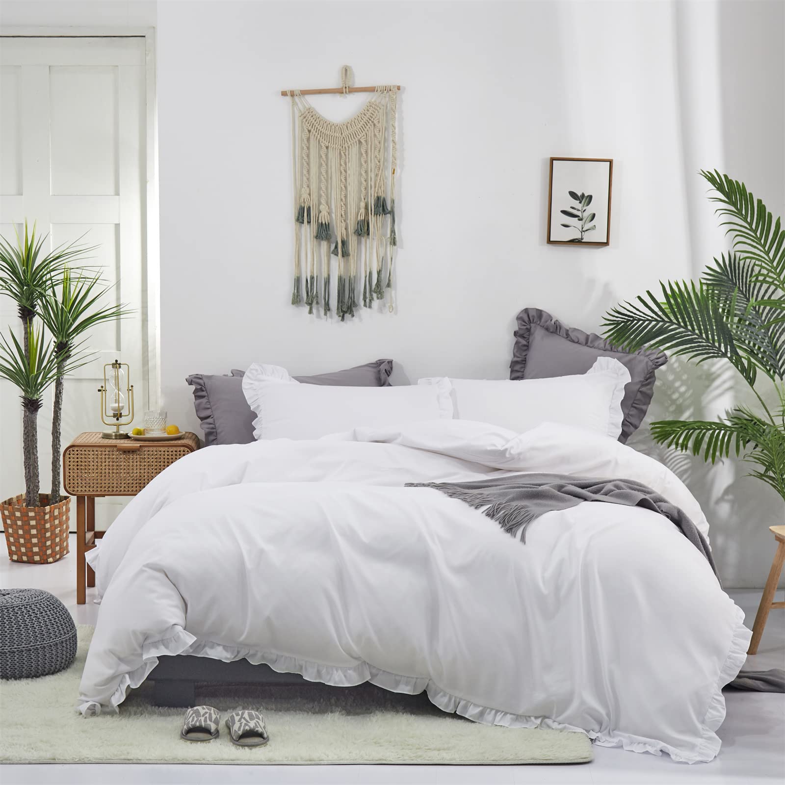 KAREVER White Ruffled Comforter Set King Size - 3 Piece Farmhouse Style Bedding with Ruffle Fringe Design for Women & Men - Pure Solid White Duvet Cover Set for Girls' Room, Master Bedroom & Guest House Decor
