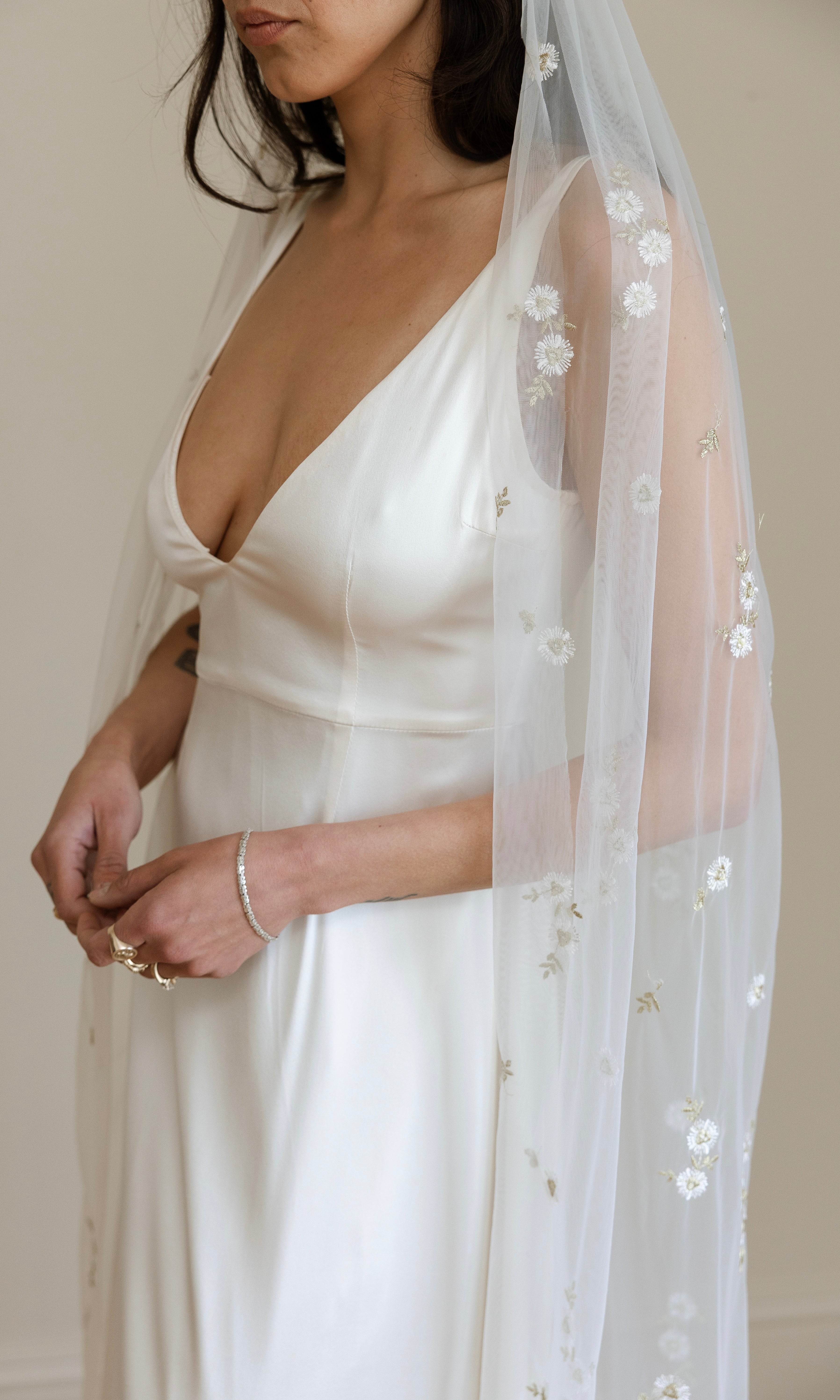 Luna Veil - Premium Wholesale Wedding Veils & Bridal Accessories for Brides - Perfect for Weddings, Prom & Special Occasions