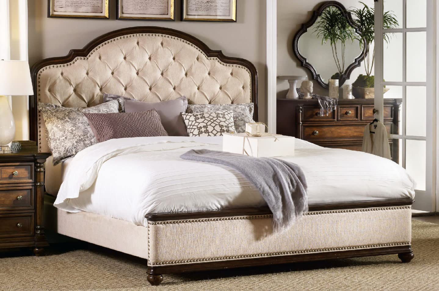 Hooker Furniture Leesburg Upholstered King Bed in Mahogany Finish - Luxurious Bedroom Furniture for Master Suite & Guest Room Decor
