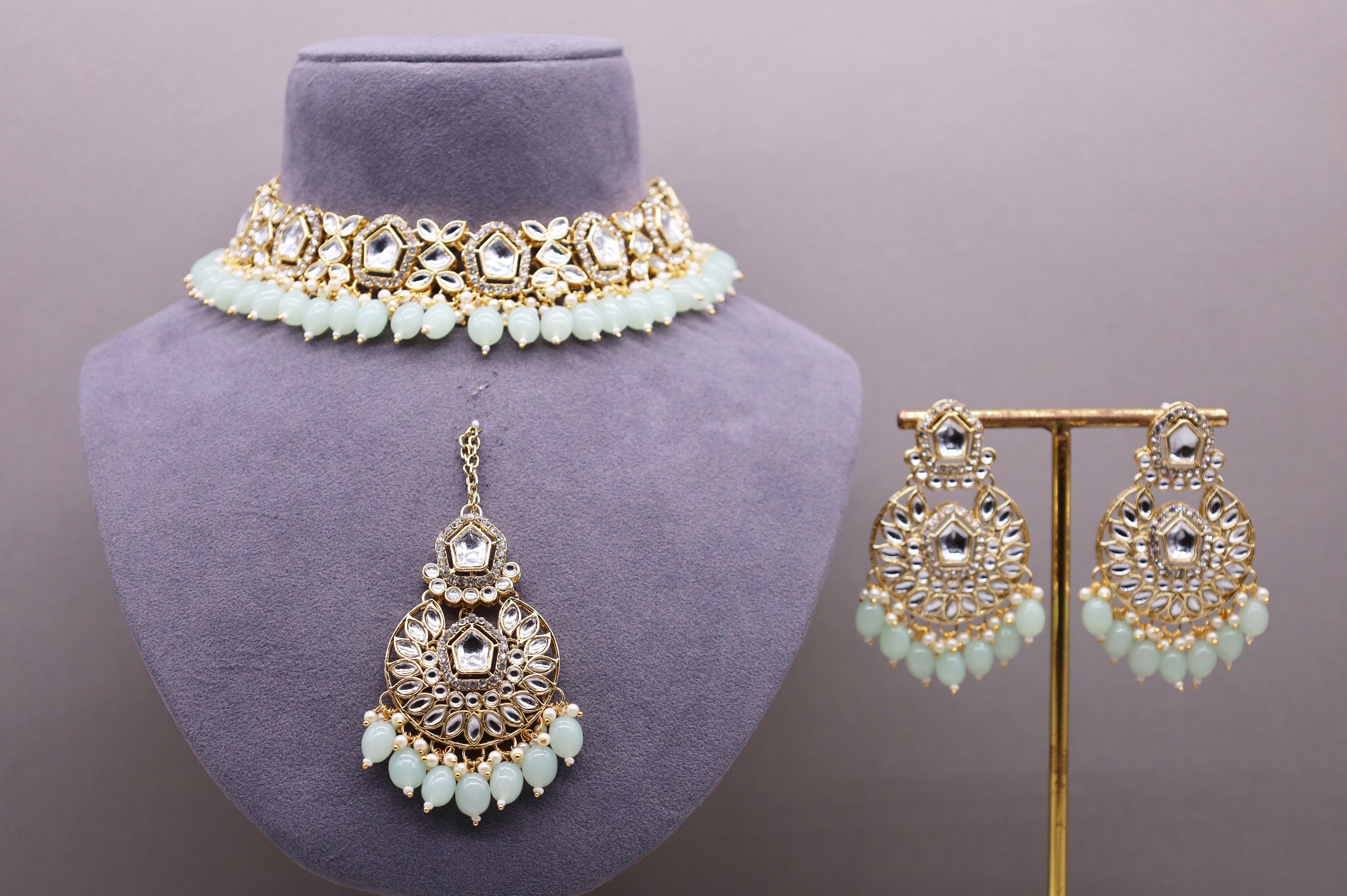 Vaishnavi Kundan Jewelry Set - Traditional Indian Bridal Necklace, Earrings & Maang Tikka Set for Weddings & Festive Occasions