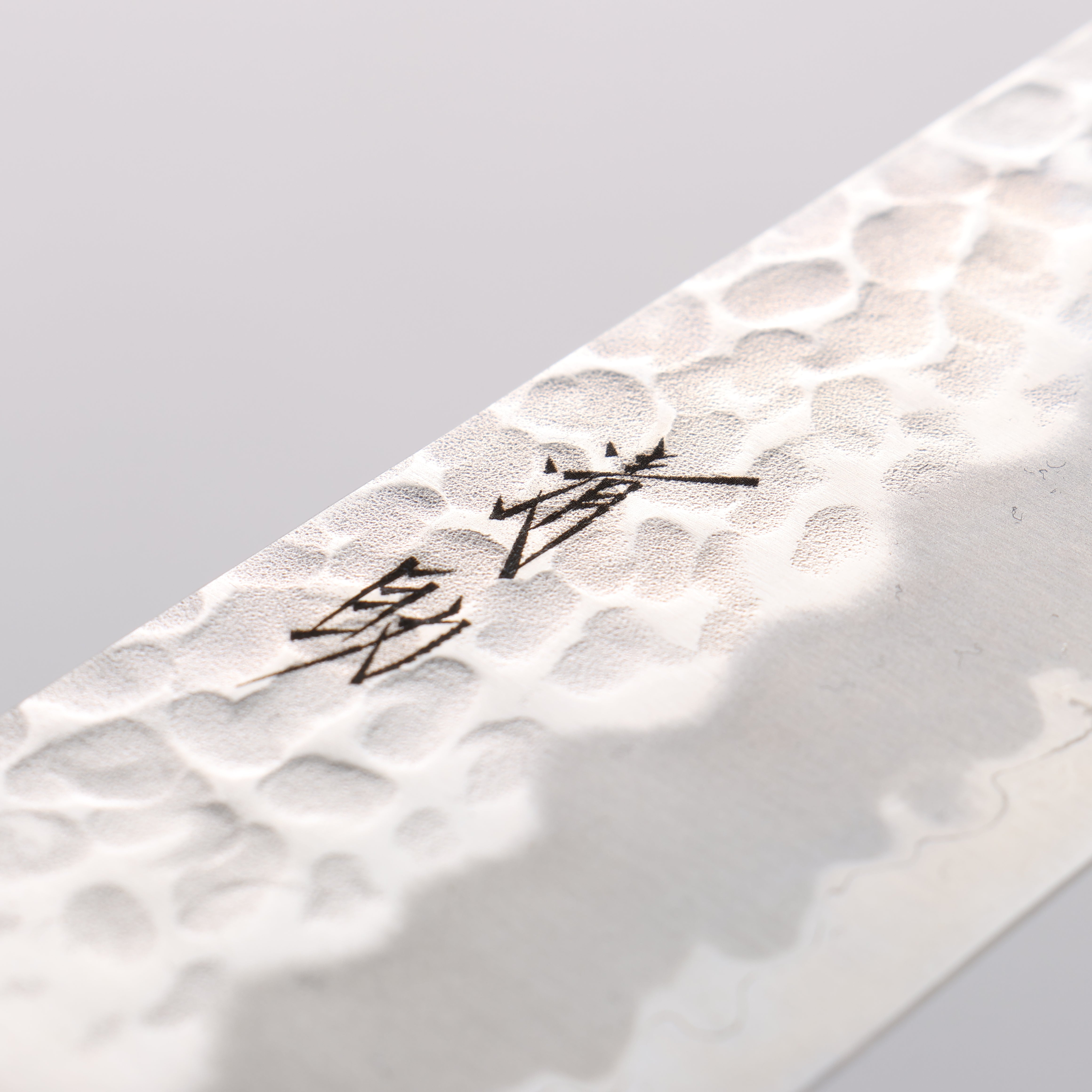 Seisuke Blue Super Hammered Gyuto 180mm Japanese Chef Knife with Red Pakka Wood Handle - Perfect for Sushi, Meat Cutting & Professional Kitchen Use