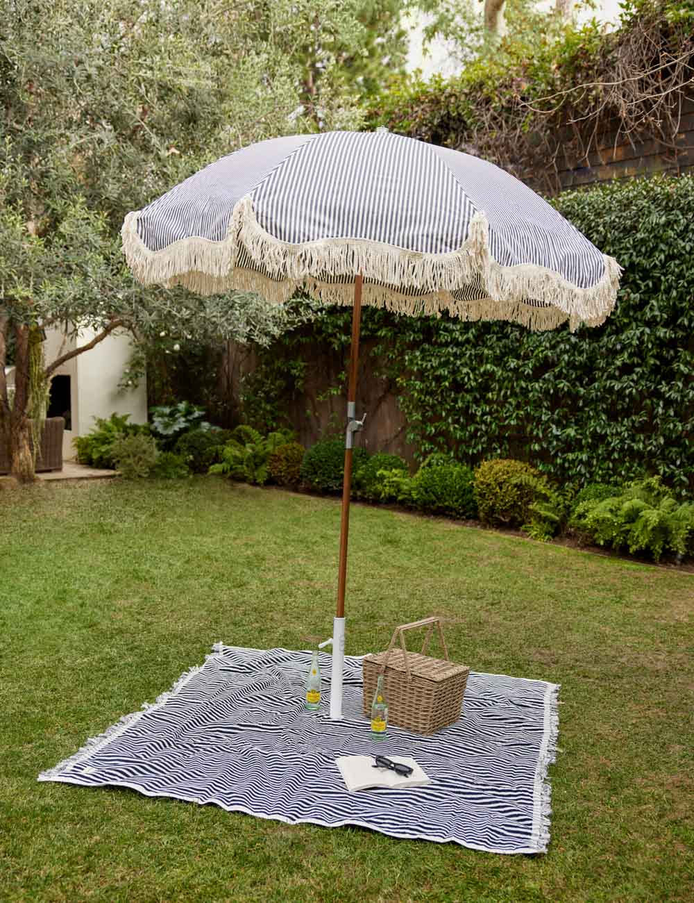 Premium Sandproof Beach Blanket by Business & Pleasure Co. - Large Waterproof Picnic Mat for Outdoor Adventures, Beach Days, Park Outings & Camping Trips