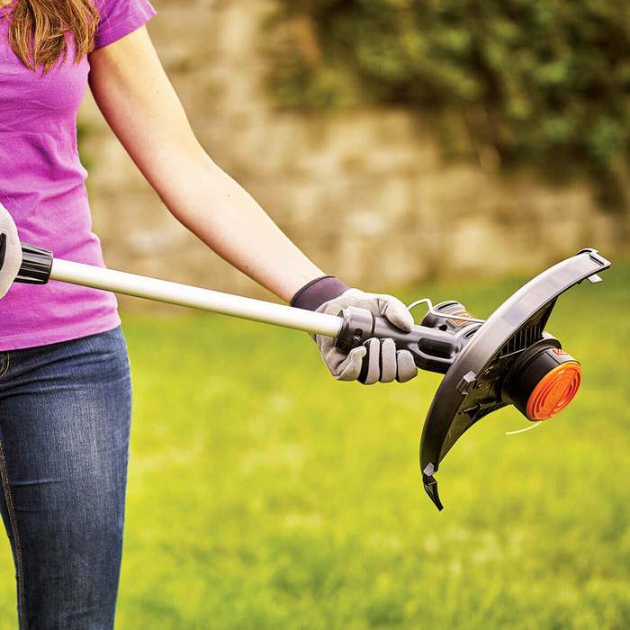 BLACK + DECKER 40V Max Lithium Cordless String Trimmer - LST140C (Refurbished with Full Warranty) | Lightweight Weed Eater for Lawn Edging & Yard Maintenance