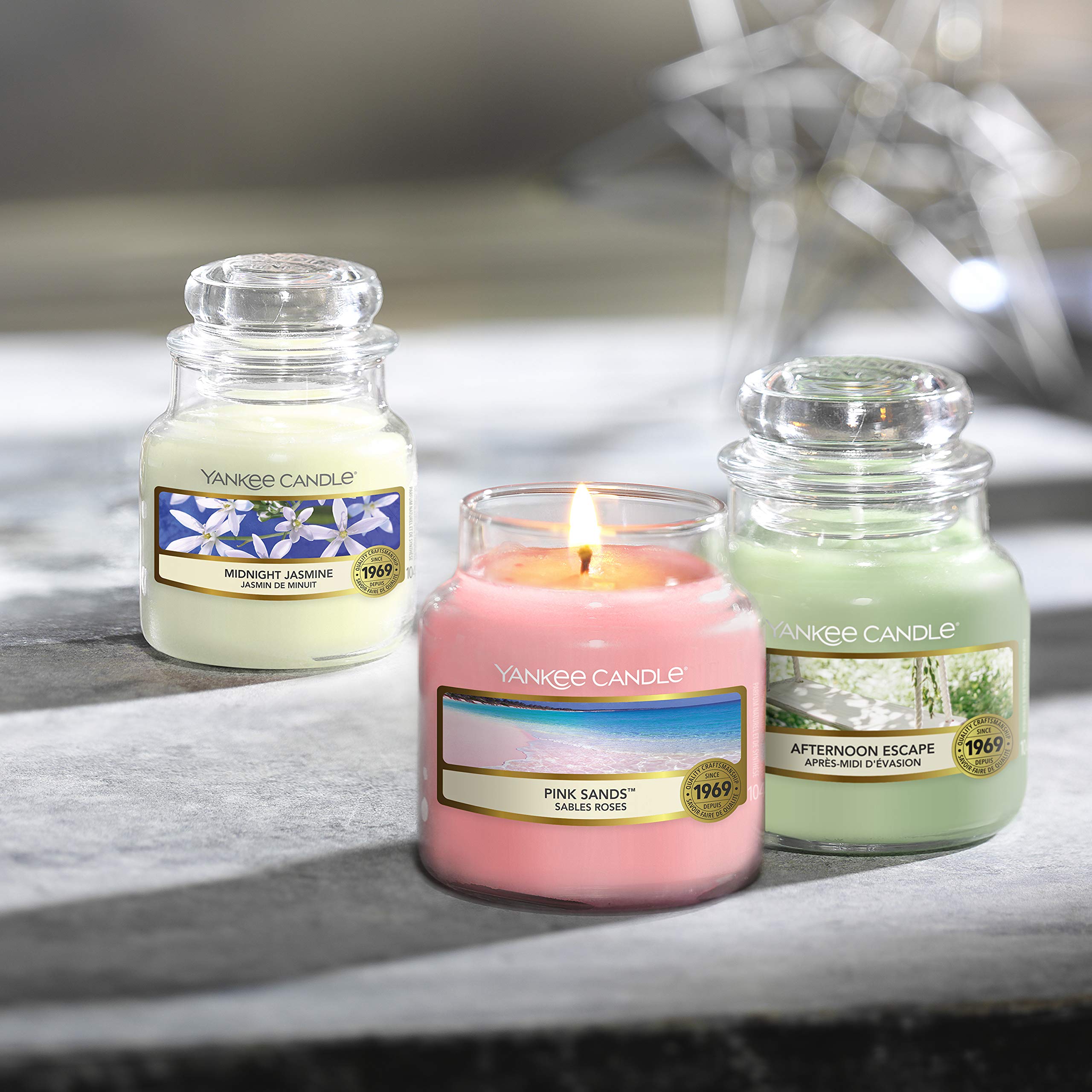 Yankee Candle Pink Sands 3.7-Oz Jar Candle - Small Scented Candle for Home, Bathroom & Relaxation | Long-Lasting Fragrance for Aromatherapy & Stress Relief