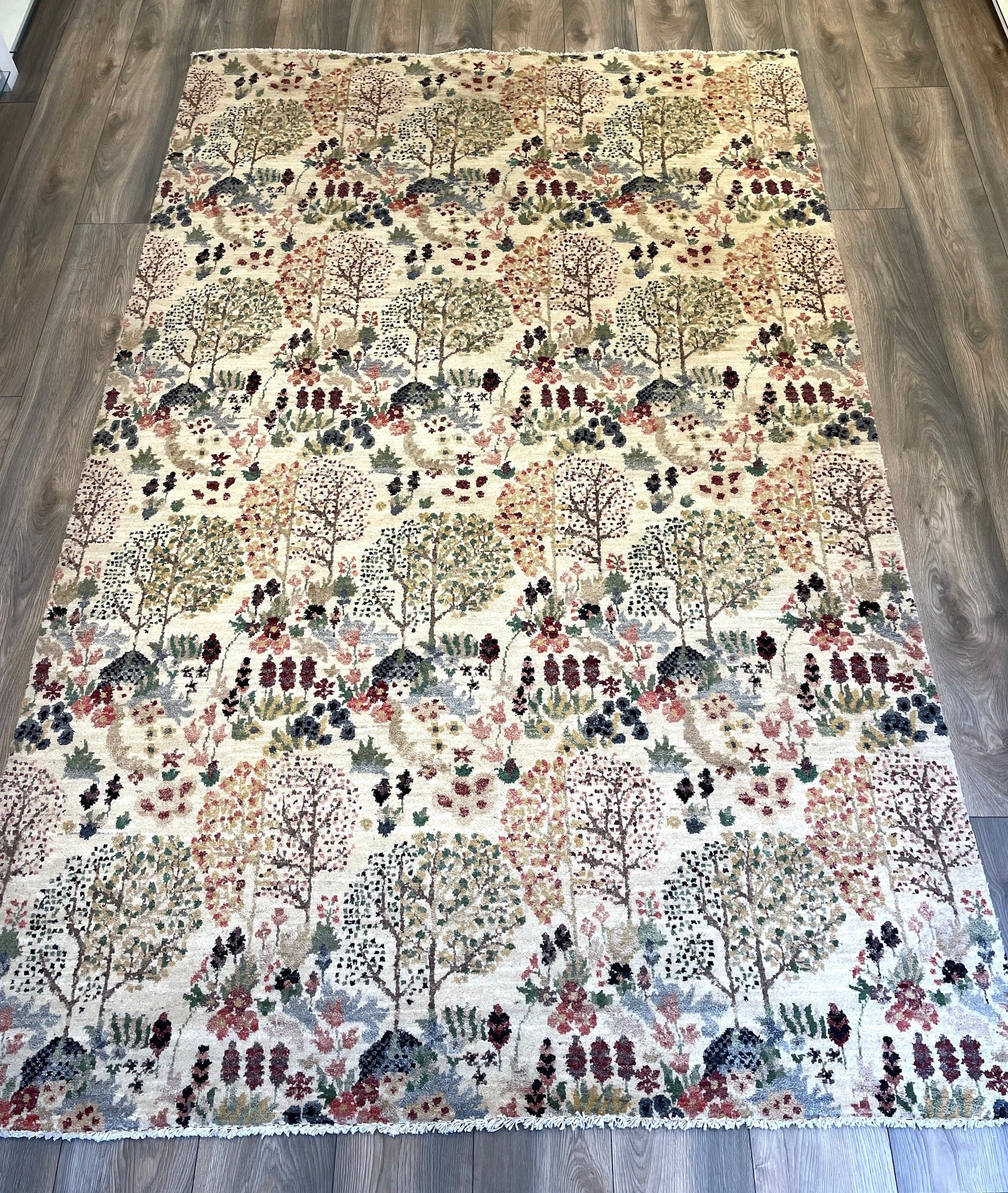 Premium Oriental Paradise Area Rug - Off White 129x186 cm (4.2x6.1 ft) Soft Living Room Carpet for Home Decor, Bedroom & Office