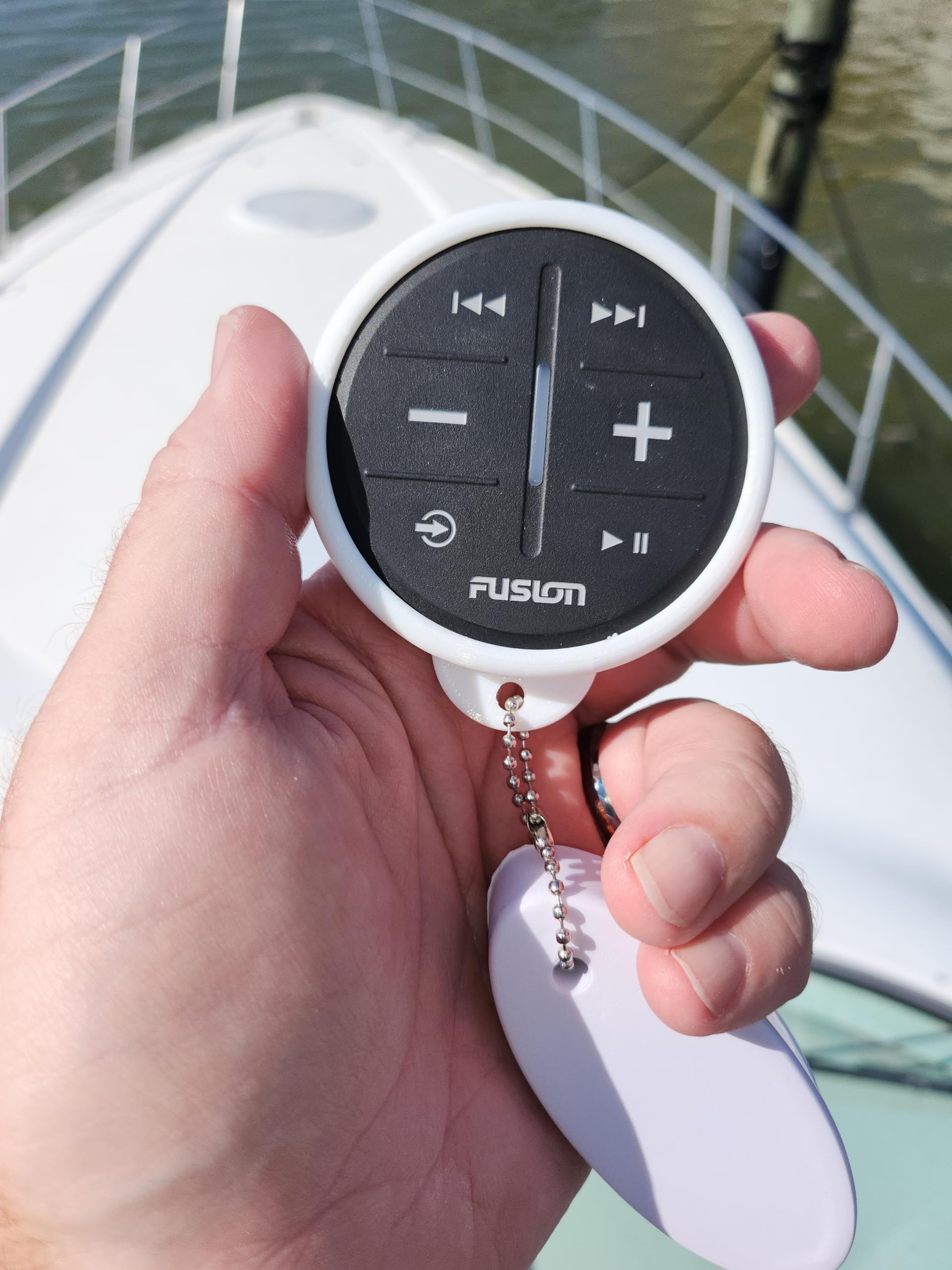 Fusion Arx Wireless Key Fob Holder - Secure & Stylish Car Remote Key Organizer (White, BT001) - Perfect for Keychains, Car Keys & Home Security Systems