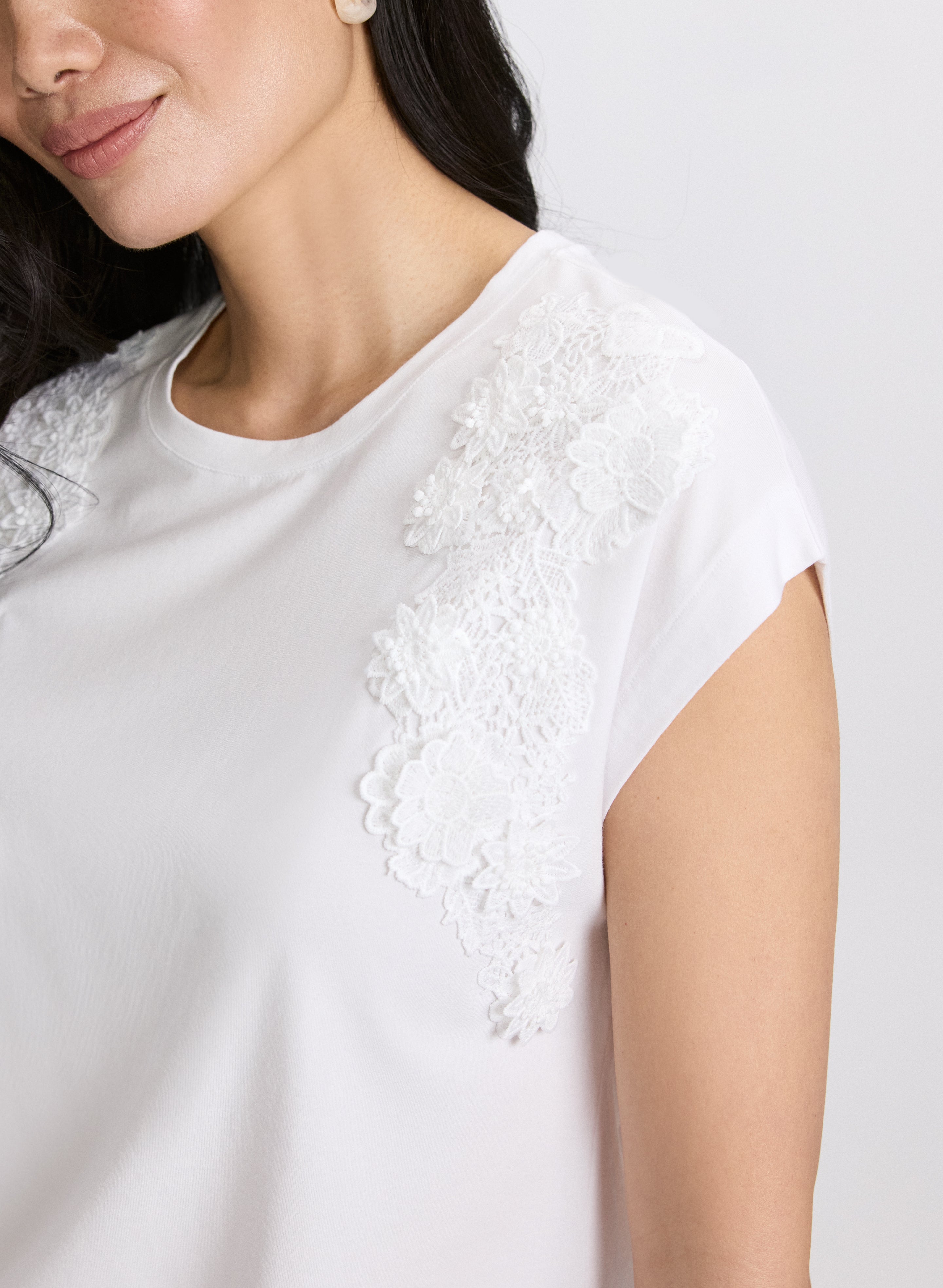 Floral Appliqué T-Shirt for Women - Stylish Embroidered Blouse for Casual Wear & Summer Outfits
