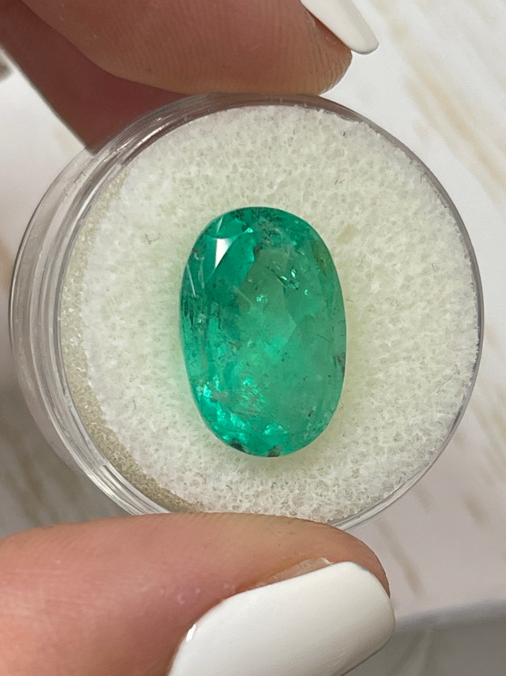 8.64 Carat Medium Green Natural Loose Colombian Emerald Oval Cut Gemstone for Jewelry Making - Engagement Rings, Necklaces & Earrings
