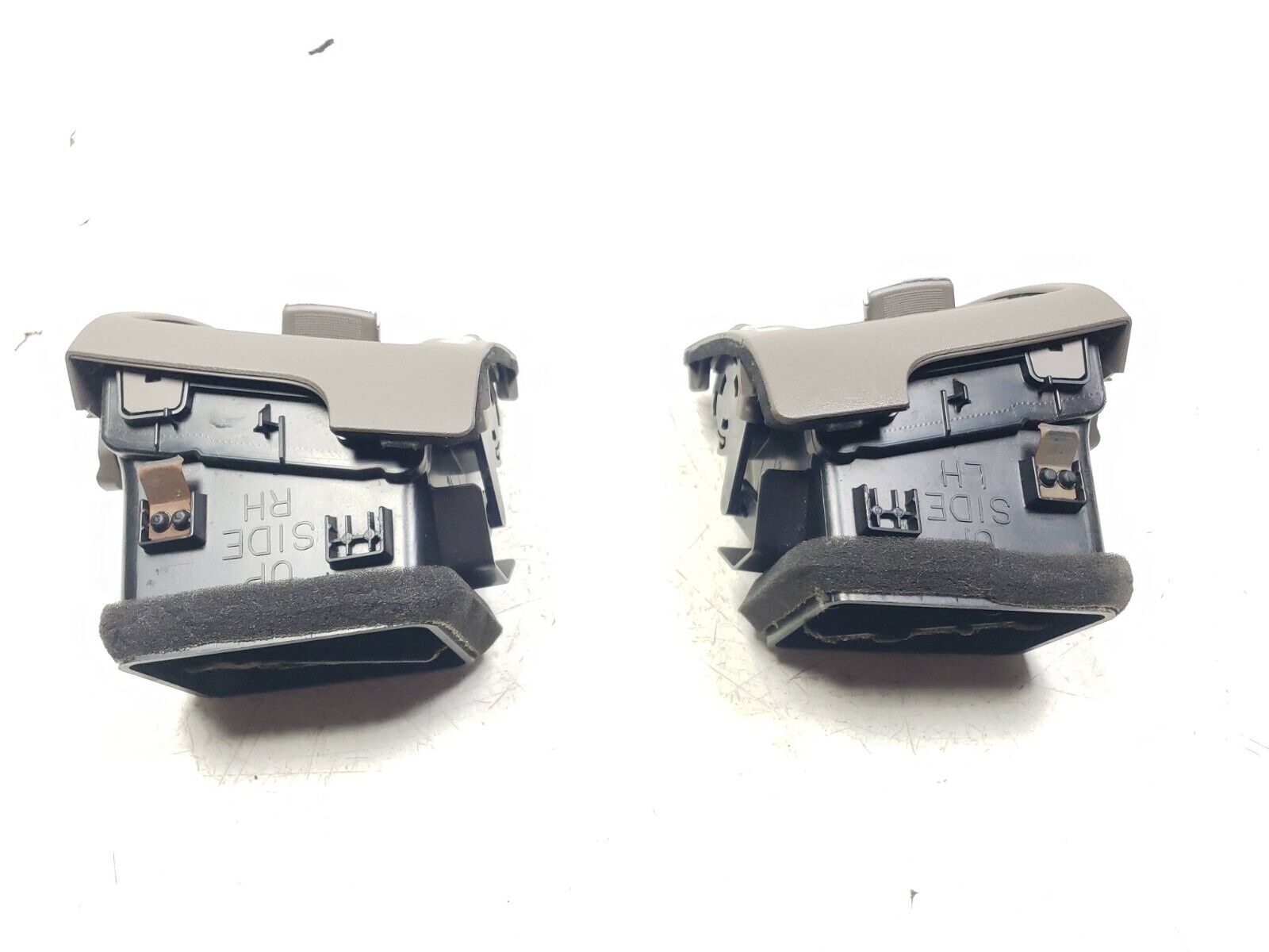 06 09 Infiniti M35 OEM Dash Air Vent Pair - Replacement for AC Vents - Perfect for Car Interior Repair & Upgrade