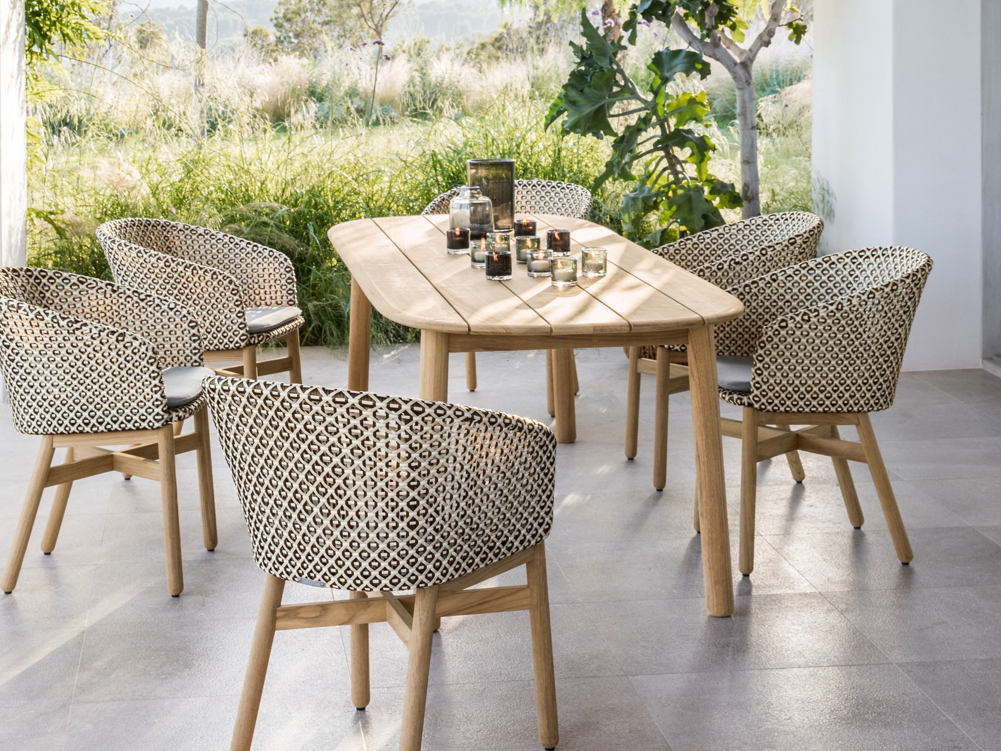 Modern Mbrace Dining Table Set - Elegant & Durable for Kitchen, Dining Room, Breakfast Nook | Perfect for Family Gatherings & Dinner Parties