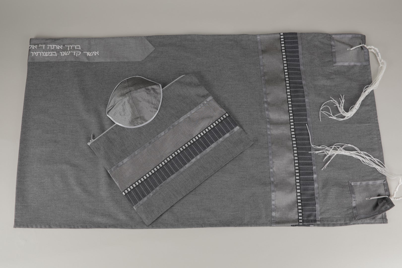 Premium Gray Tallit with Silver Trim - Elegant Jewish Prayer Shawl for Bar Mitzvah & Synagogue - Tzitzit Fringes Included for Religious Ceremonies & Daily Prayers