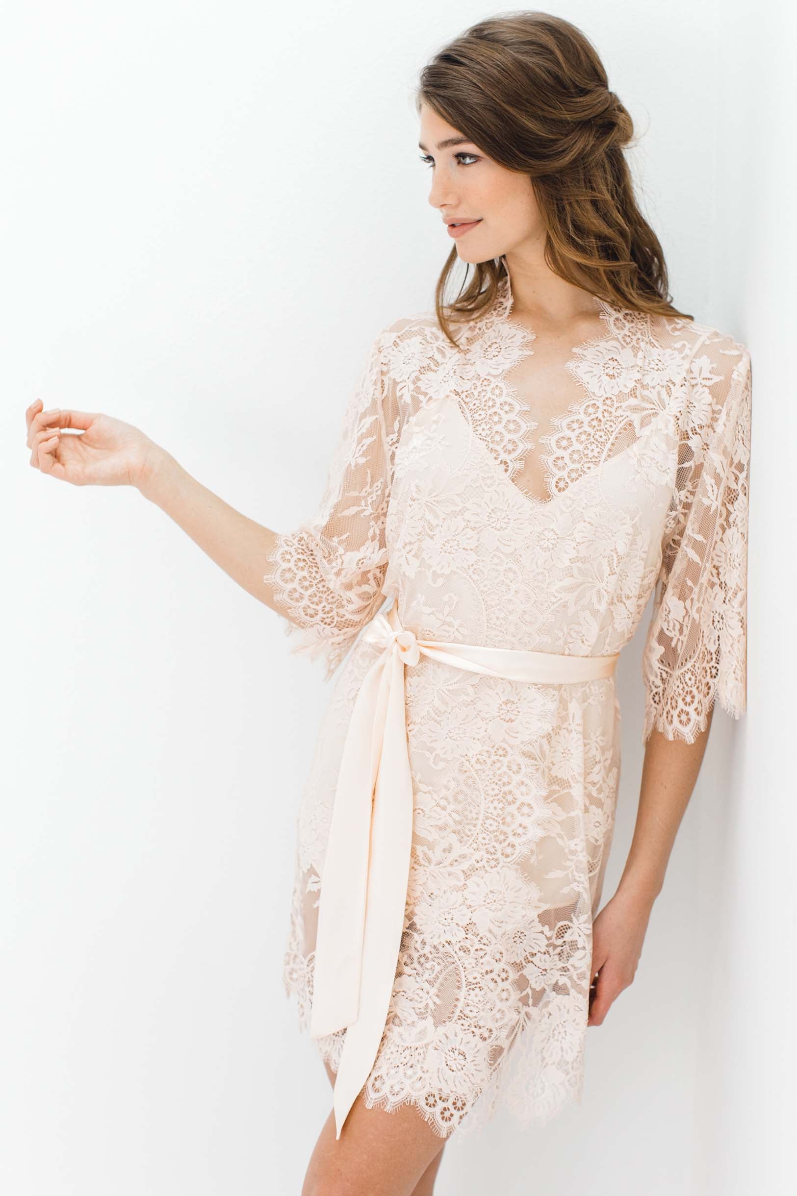 Elegant Swan Queen Bridal Lace Robe in Blush Pink - Perfect for Wedding Morning, Bridal Shower & Honeymoon Getaway