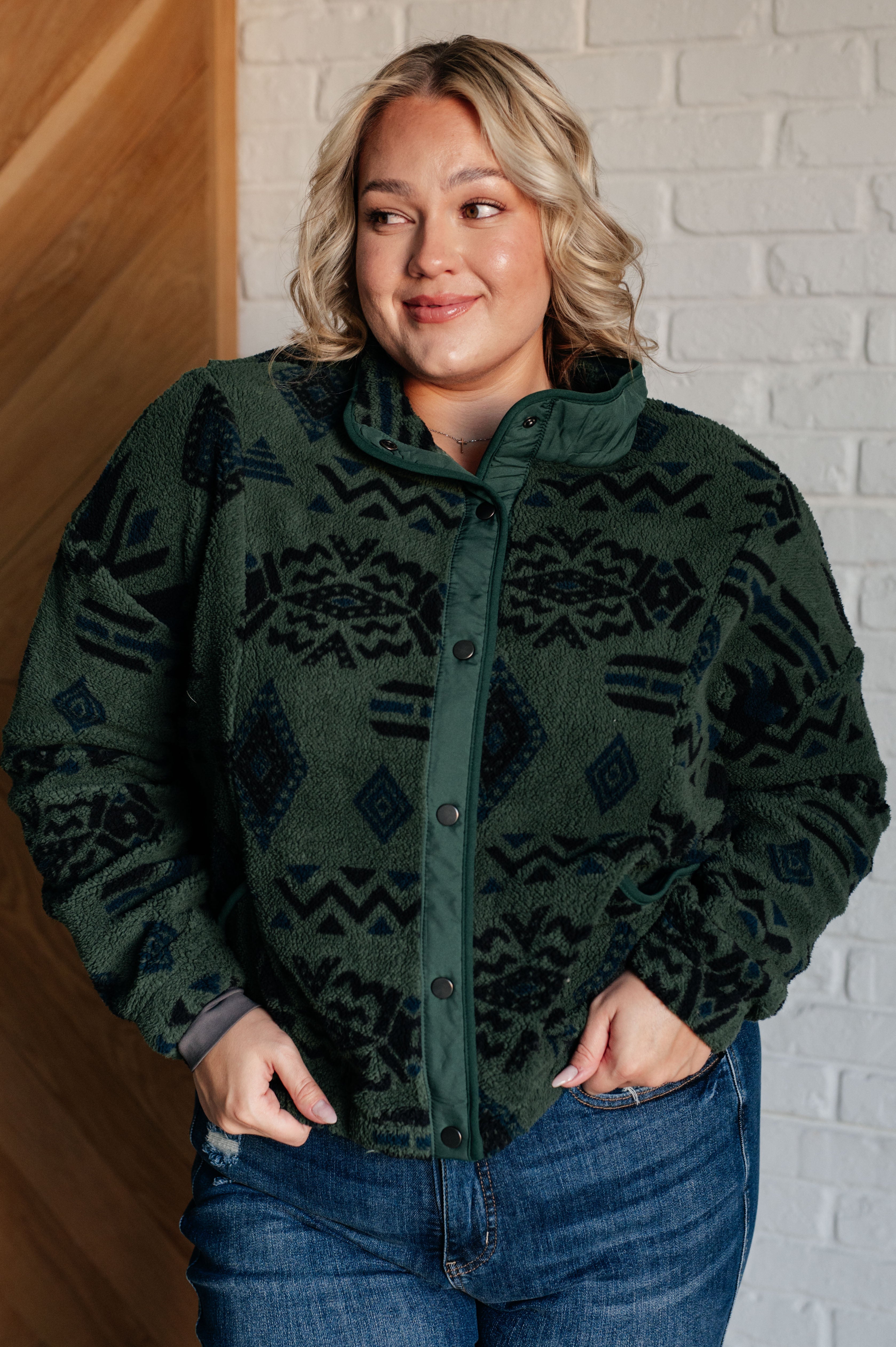 High Perspective Geometric Fleece Jacket - Stylish Winter Outerwear for Men & Women | Warm & Comfortable Fleece Coat for Hiking, Camping & Outdoor Activities