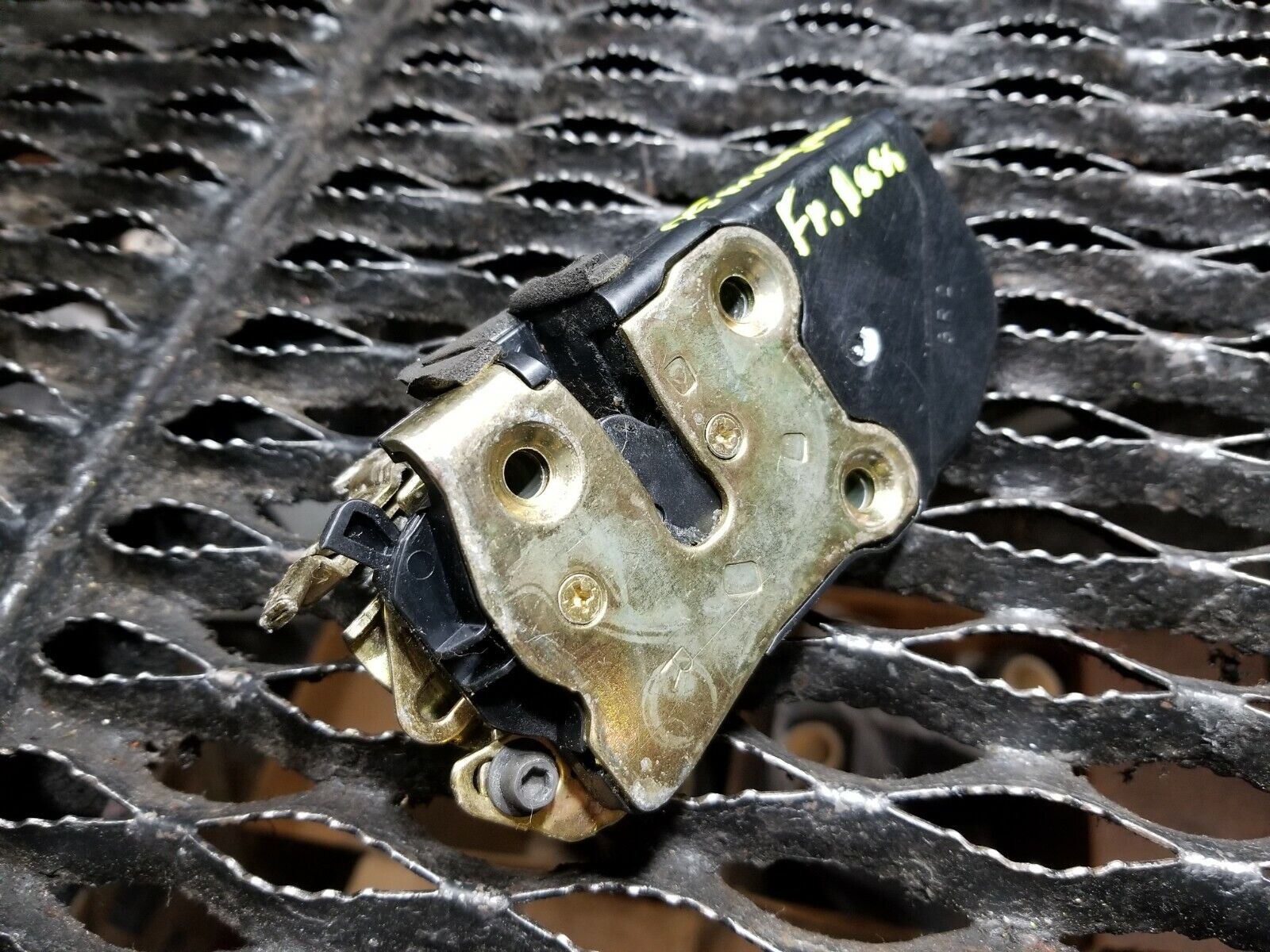 2005-2007 Dodge Magnum Front Right Passenger Door Lock Actuator OEM Replacement Part - Perfect for Car Door Lock Repair & Security Enhancement