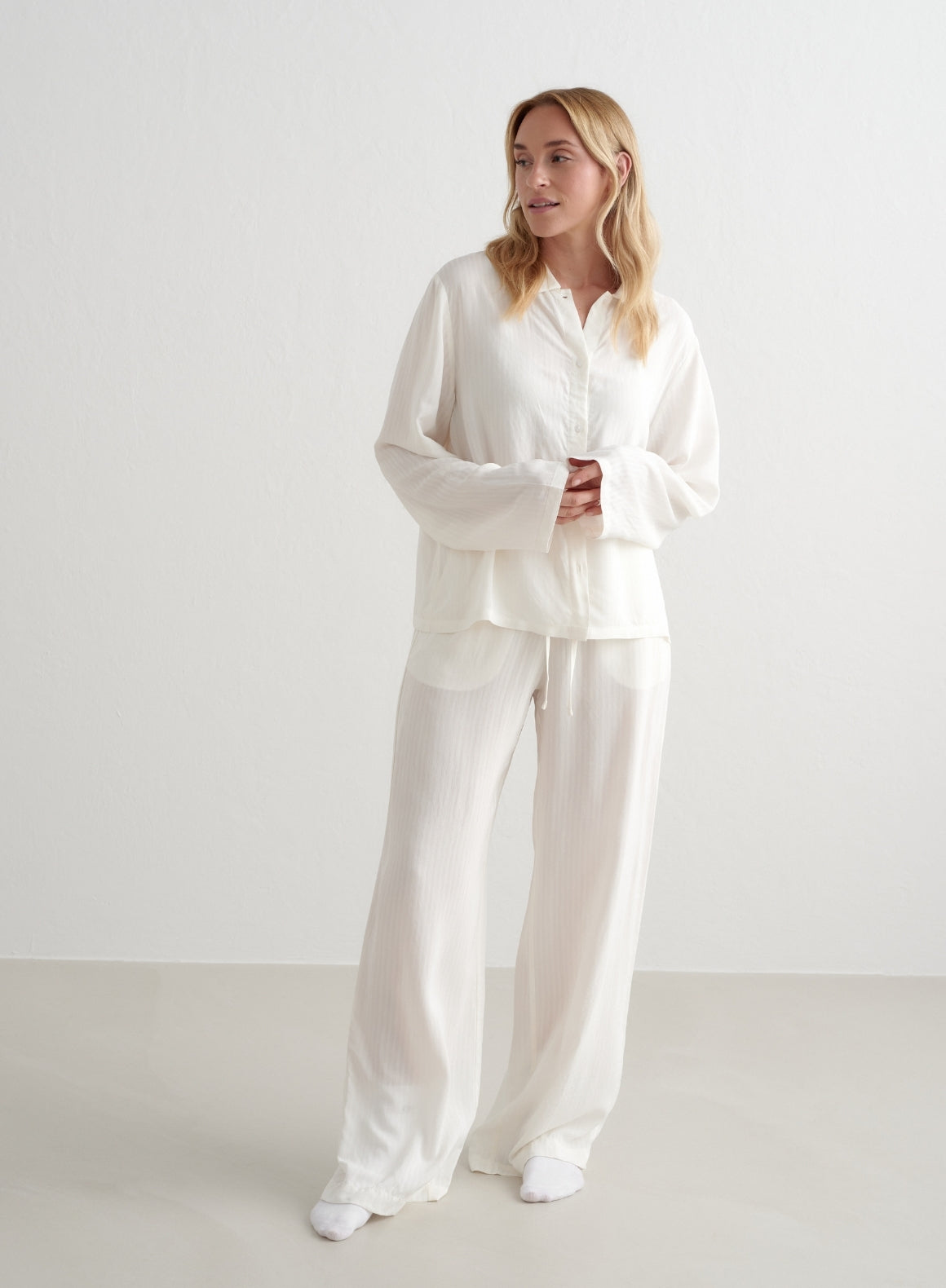 Comfortable White Cotton Pajama Shirt for Women - Soft Sleepwear & Lounge Wear for Nighttime Relaxation and Home Comfort