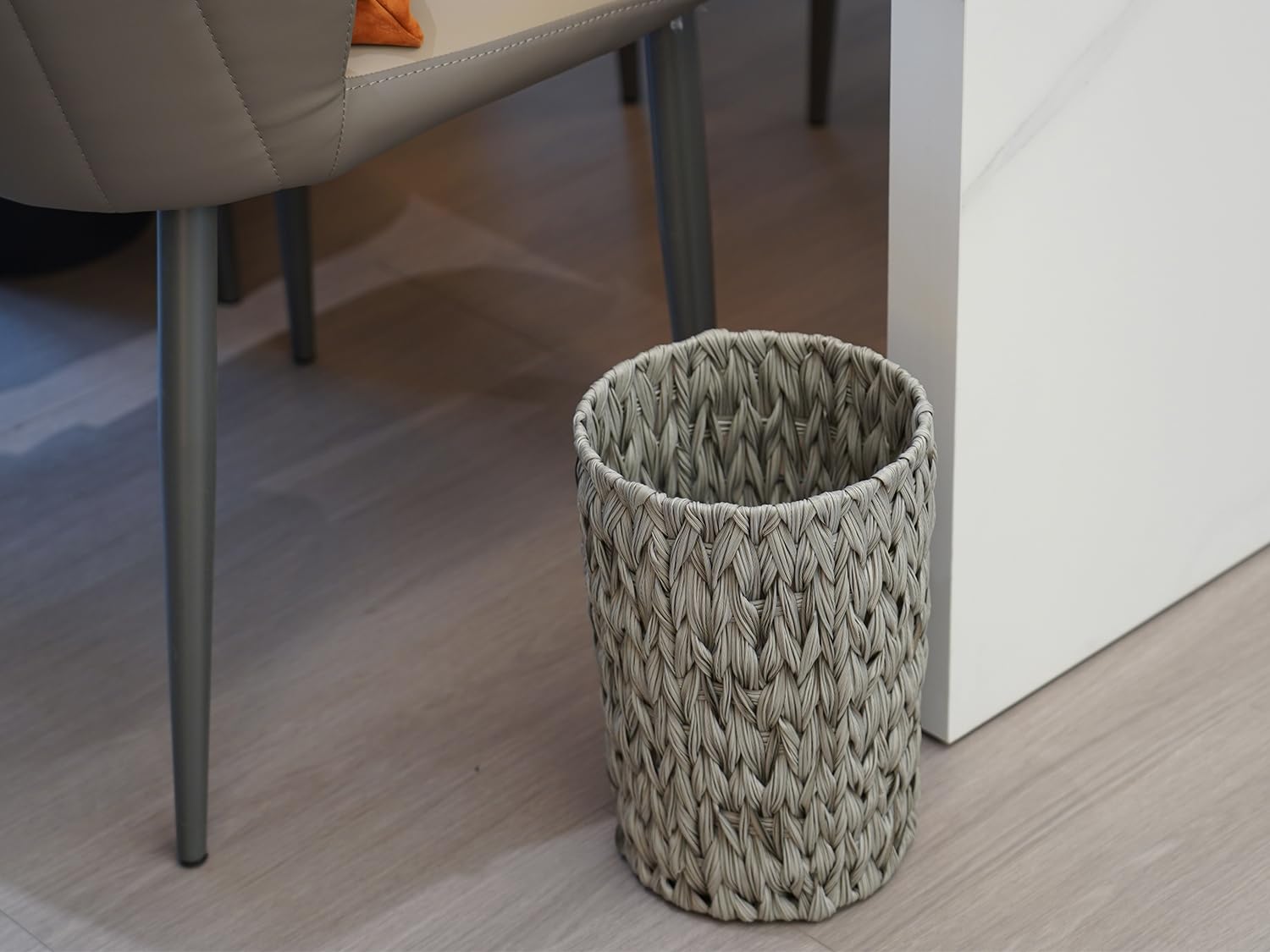 Waterproof Wicker Trash Can - 2 Gallon Small Round Bathroom & Bedroom Waste Basket, Handwoven Grey Office Trash Bin for Home, Kitchen, Dorm (Perfect for Bathroom Vanity, Bedside, or Office Desk)