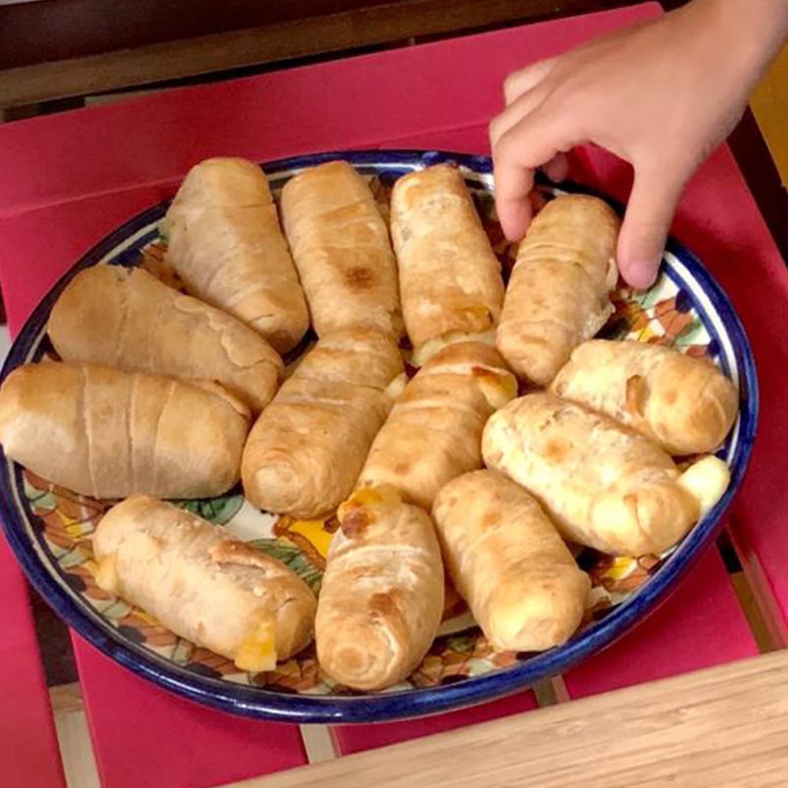 Tio Simon Pre-Cooked Tequeños – Frozen Cheese Filled Sticks (40 Count) | Authentic Venezuelan Appetizer for Parties, Snacking & Game Day