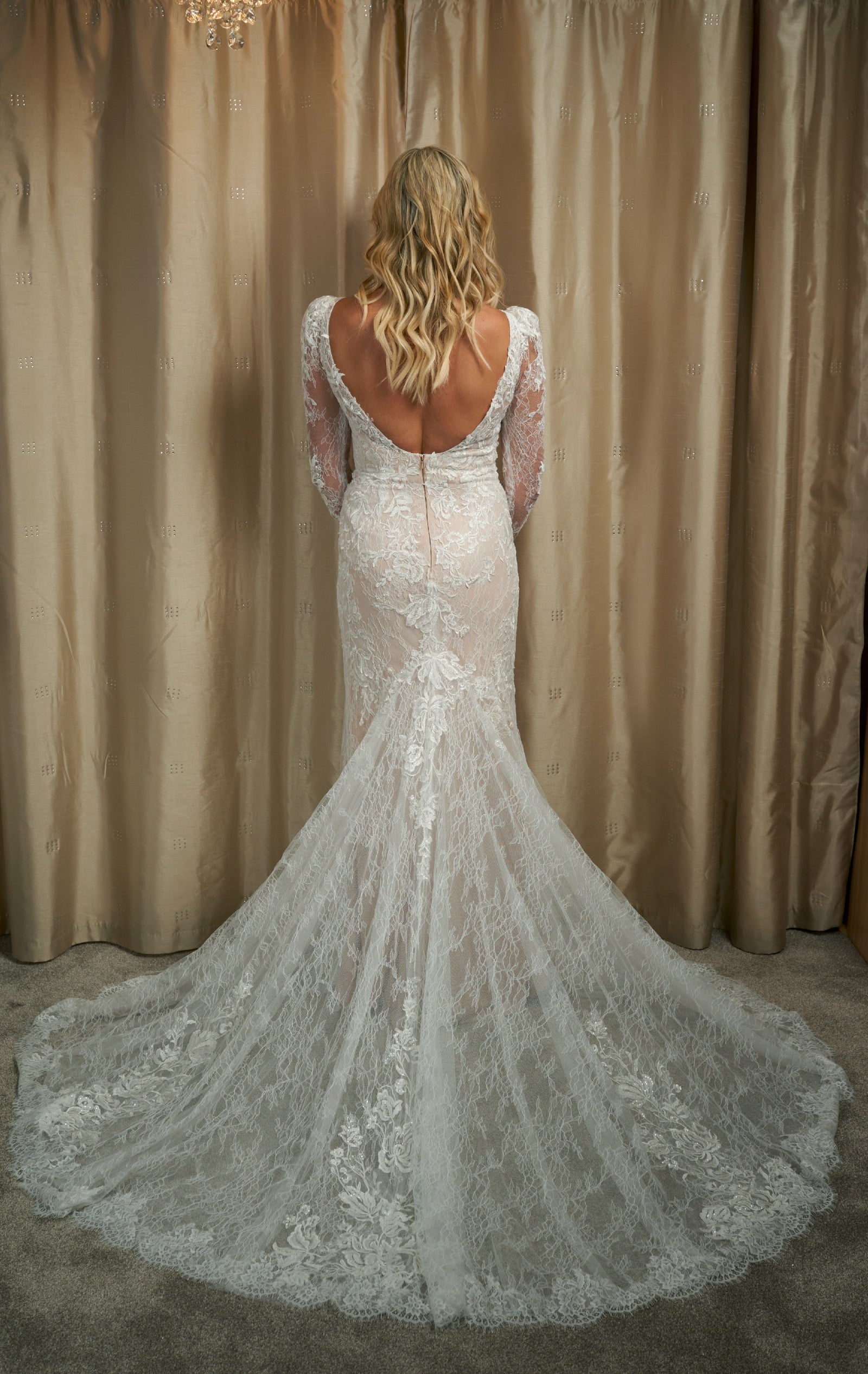 Pronovias Panjin Wedding Dress - Elegant Lace Bridal Gown for Church & Beach Ceremonies | Perfect for Romantic Outdoor Weddings