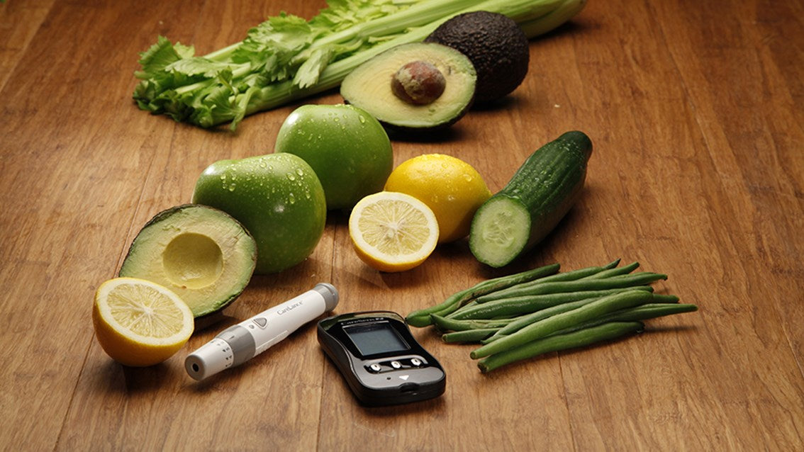 Nutrient Infusion Recipe Book - Healthy Smoothie & Juice Recipes for Detox & Weight Loss - Perfect for Home Blenders & Juicers