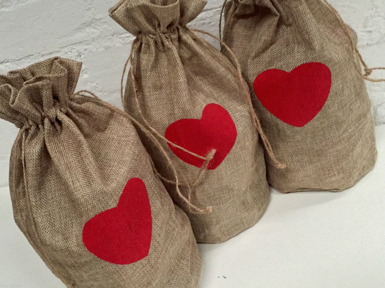 Eco-Friendly Jute Hessian Burlap Gift Bags - 35X15Cm Large Heart-Shaped Christmas Present Bags (Pack of 20) for Holiday Wrapping, Party Favors & Sustainable Packaging