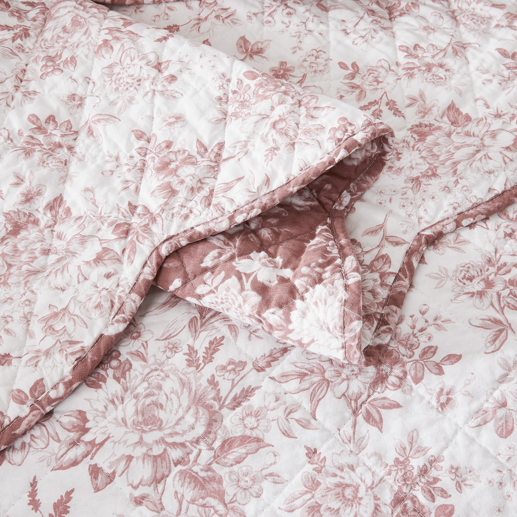 Peony Toile Reversible Cotton Quilt Set - Queen Size Floral Bedding with Matching Shams - Perfect for Farmhouse & French Country Bedroom Decor