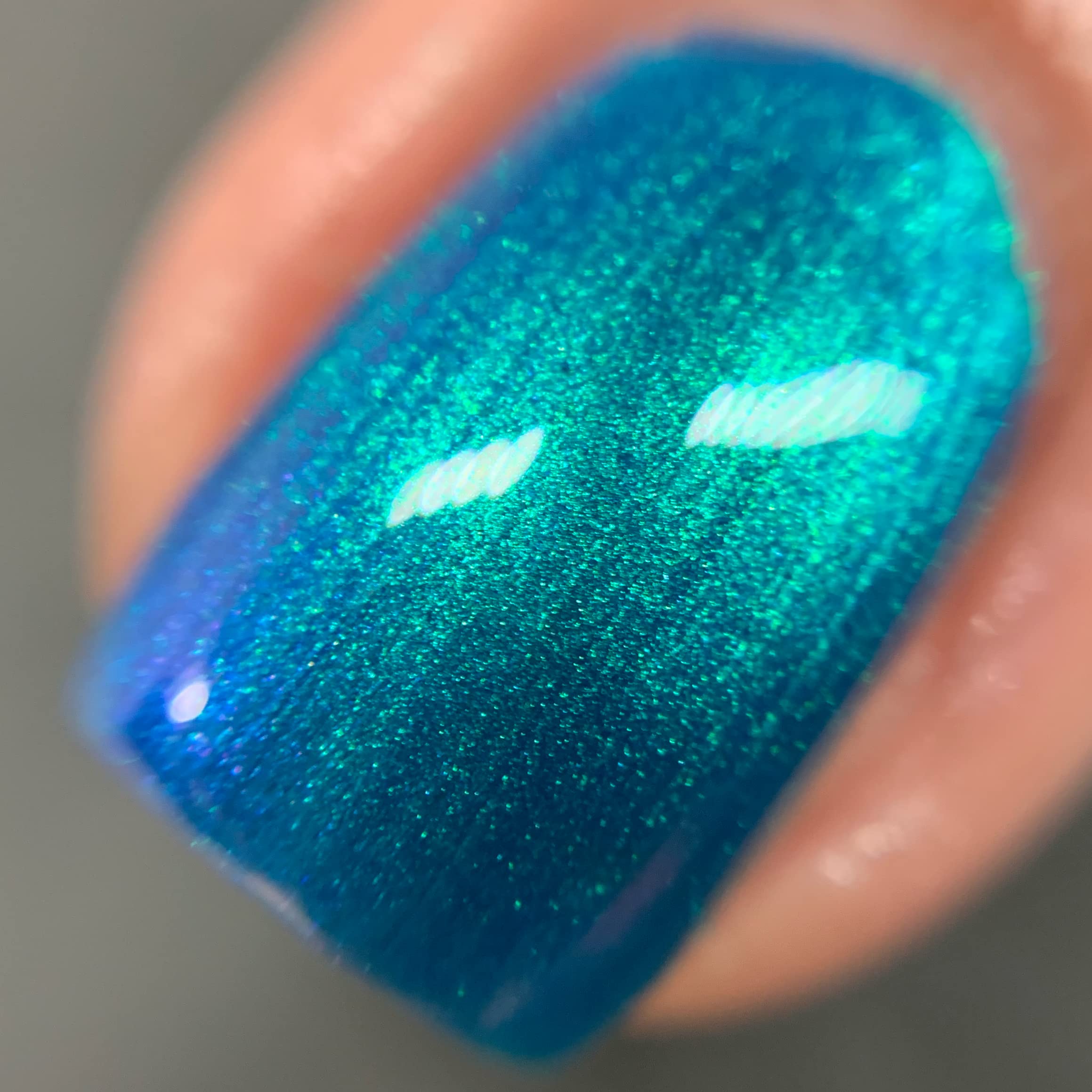 Glaucus Color Changing Nail Polish - UV Reactive Shimmer Nail Lacquer for Women | Long Lasting Gel Effect Manicure | Perfect for Parties, Date Nights & Special Occasions