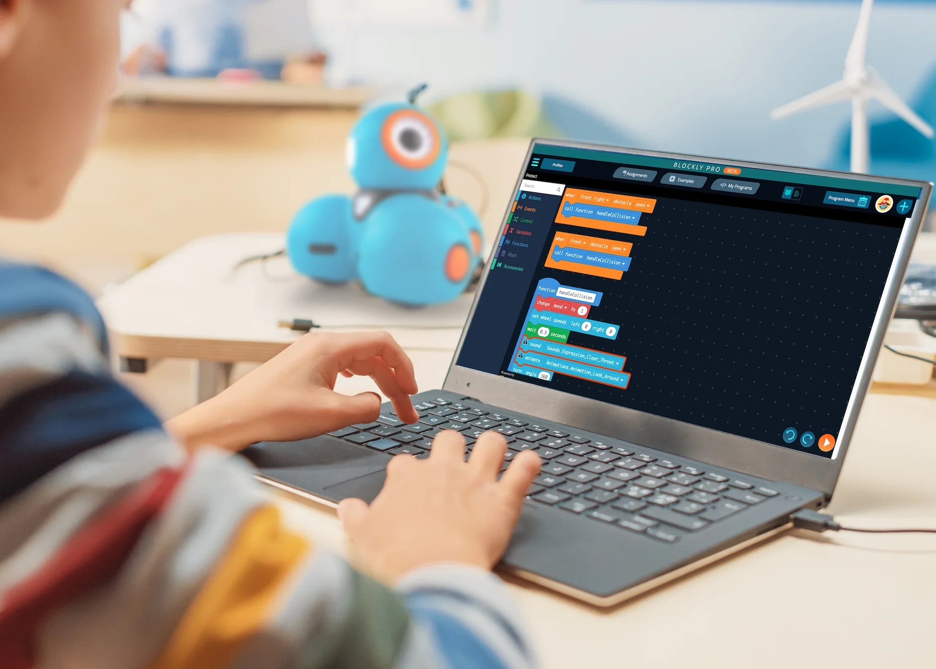 Wonder Workshop Make Wonder Homeschool Coding Kit with Wonder Pack - 12 Month Subscription | STEM Learning & Robotics for Kids | Perfect for Homeschooling & Remote Education