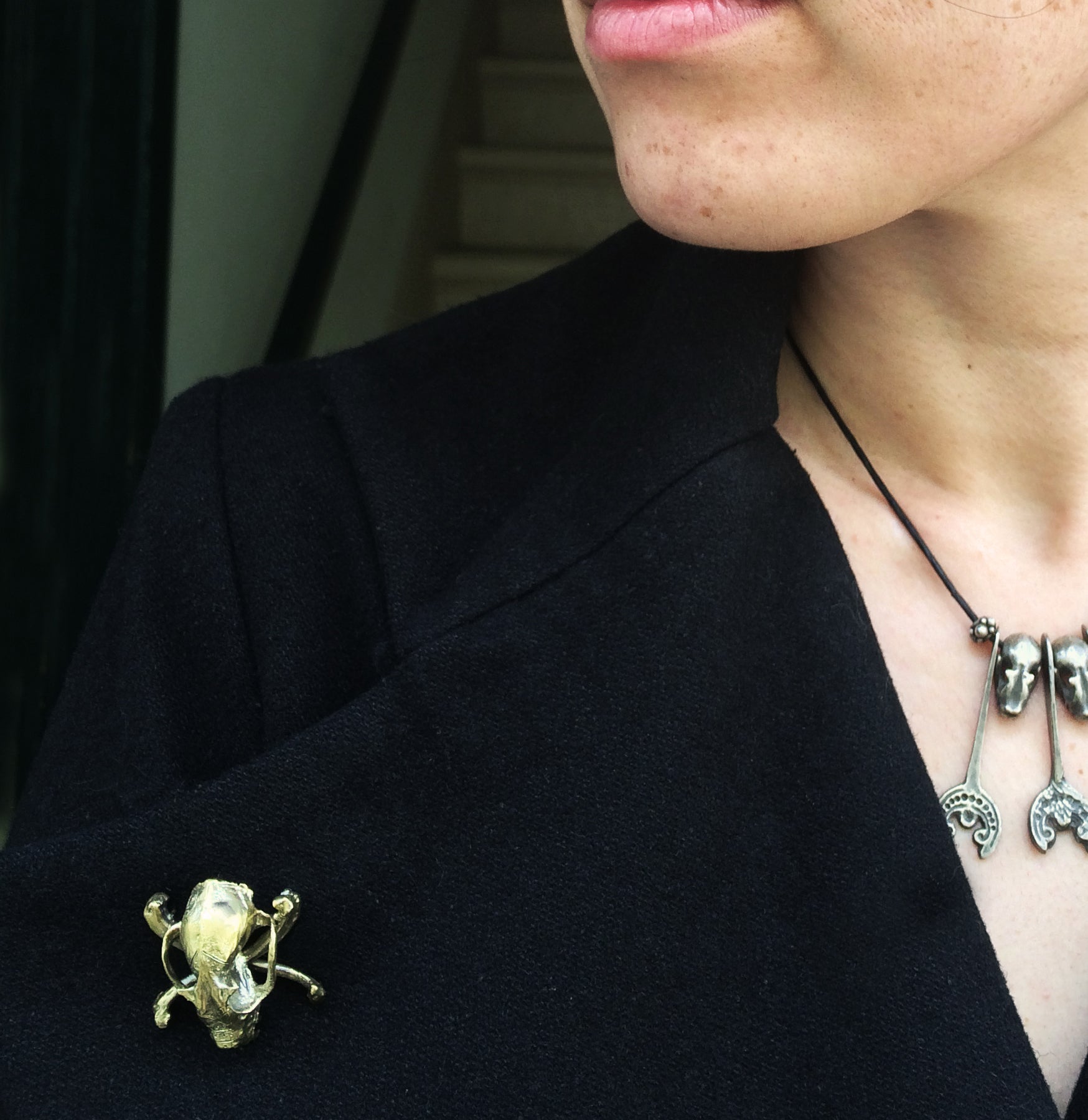 Gothic Bat Skull Crossbone Brooch Pin - Punk Rock Jewelry for Men & Women - Perfect for Halloween, Cosplay, and Gothic Fashion Accessories