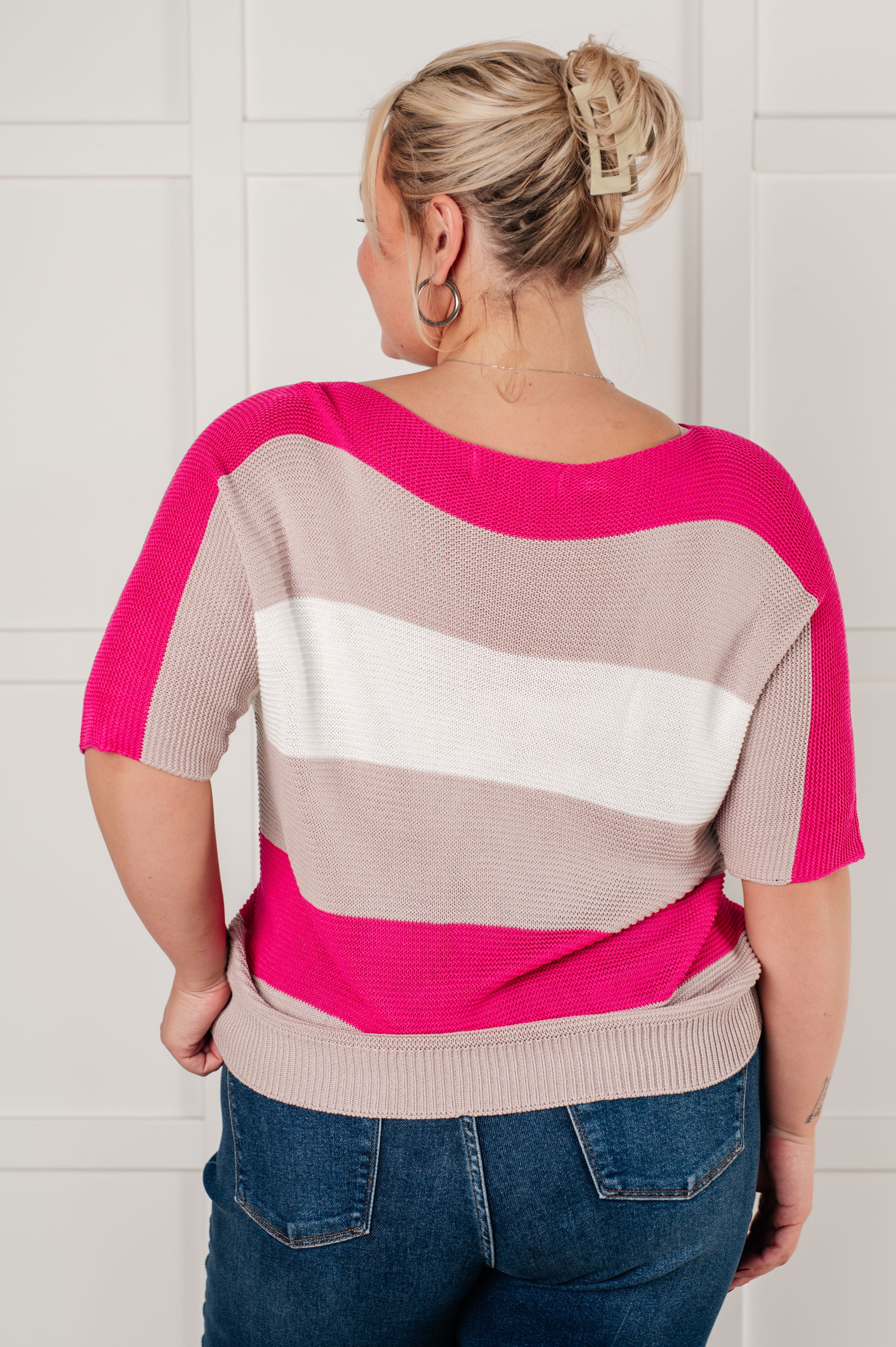 Stylish Rows of Rose Short Sleeve Knit Top for Women - Casual Summer T-Shirt with Floral Pattern - Perfect for Outings, Dates & Everyday Wear