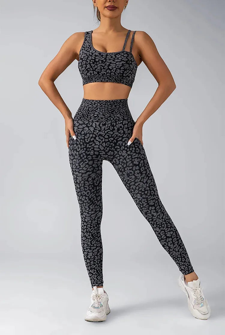 **Women's Yoga Set - Seamless Leggings & Sports Bra - Gym Workout Running Fitness Clothes - Perfect for Yoga, Pilates, and Active Lifestyle**