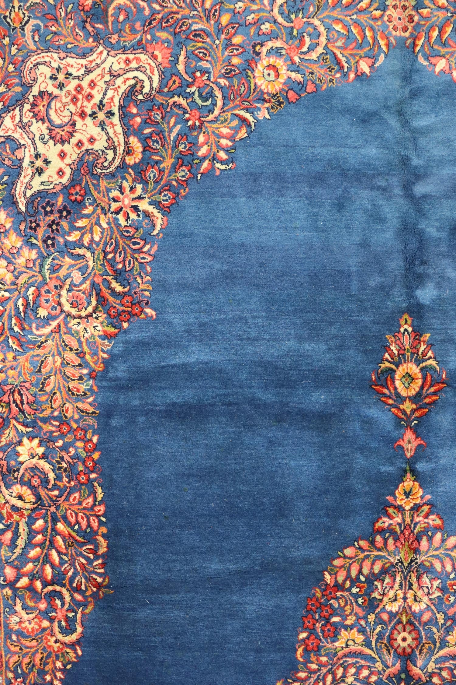 Antique Sarouk Handwoven Traditional Persian Rug - J66218 - Perfect for Living Room, Bedroom & Home Decor